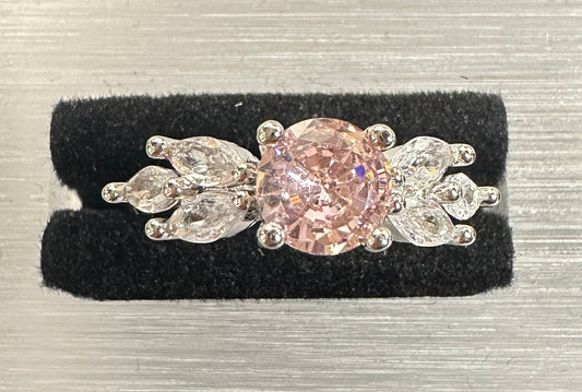 Zeo Grove Adjustable Ring | Leaf-Accent Four Prong Setting