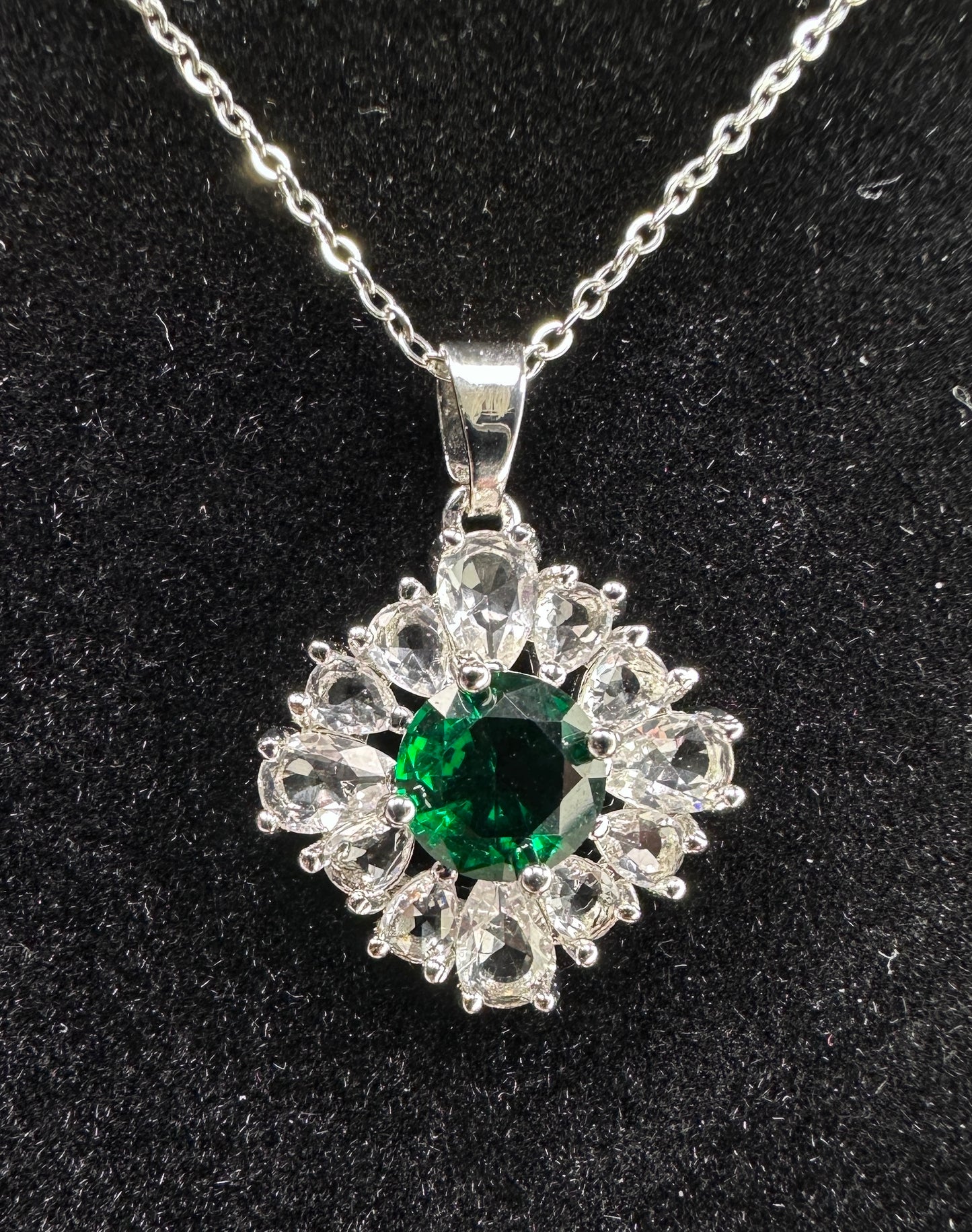 Green Cluster Jewelry Set| Necklace & Earrings Gift Box | DN-DS | Luxury Gift-Ready Jewelry Set