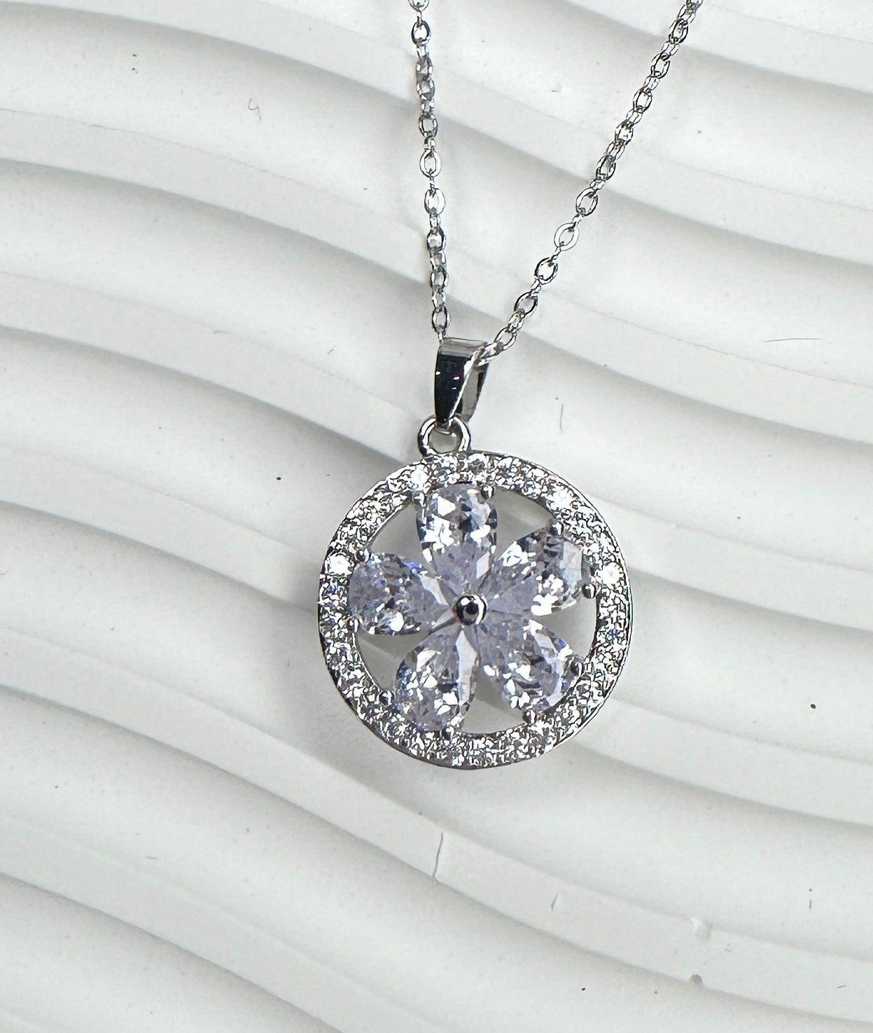 Eternal Floral Medallion Jewelry Set (Gift Box Included)| Necklace & Earrings Gift Box | DN-DS | Luxury Gift-Ready Jewelry Set