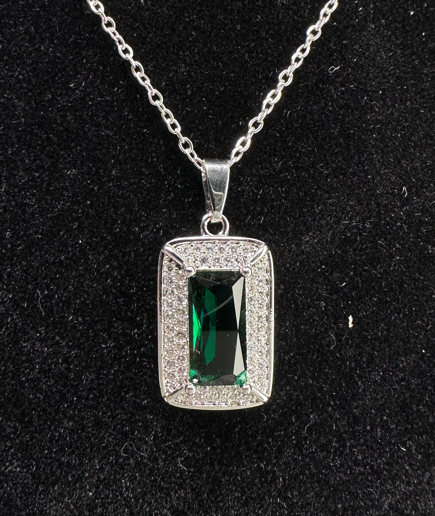 Green Cluster Jewelry Set (Gift Box Included)| Necklace & Earrings Gift Box | DN-DS | Luxury Gift-Ready Jewelry Set