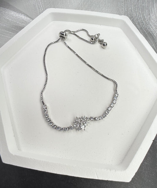 Four-Petal Blossom: Radiant Stone Adjustable Bracelet