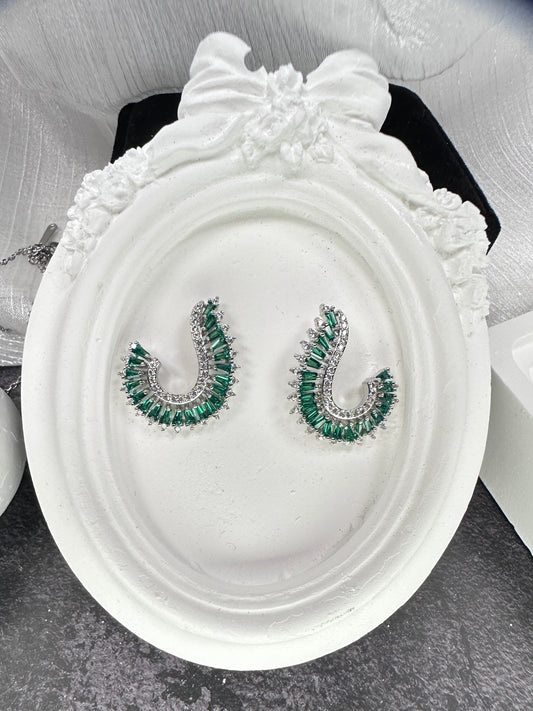 Verdant Curve Jewelry Set (Gift Box Included)| Necklace & Earrings Gift Box | DN-DS | Luxury Gift-Ready Jewelry Set