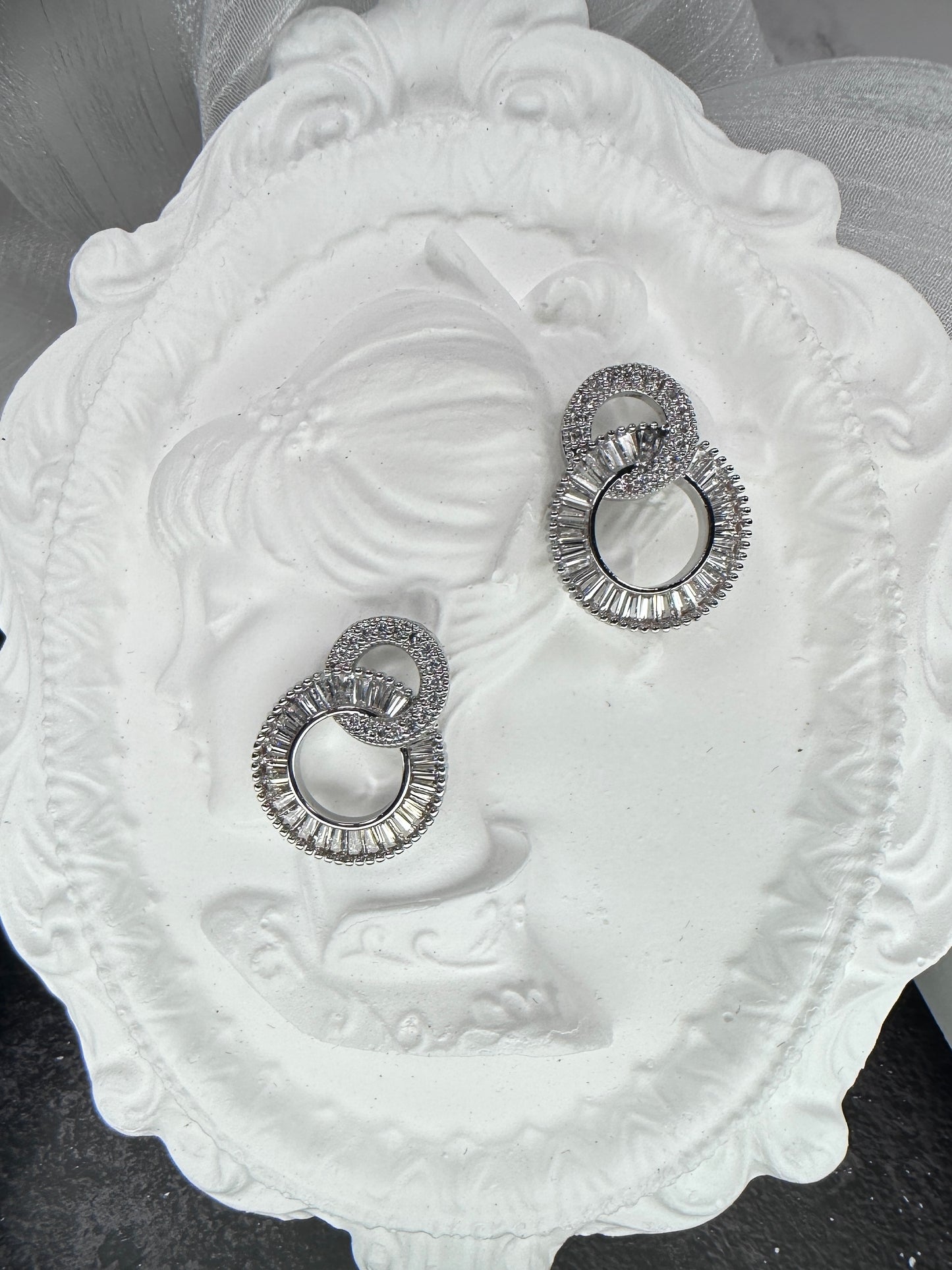 Eternal Interlocking Circle Jewelry Set (Gift Box Included)| Necklace & Earrings Gift Box | DN-DS | Luxury Gift-Ready Jewelry Set
