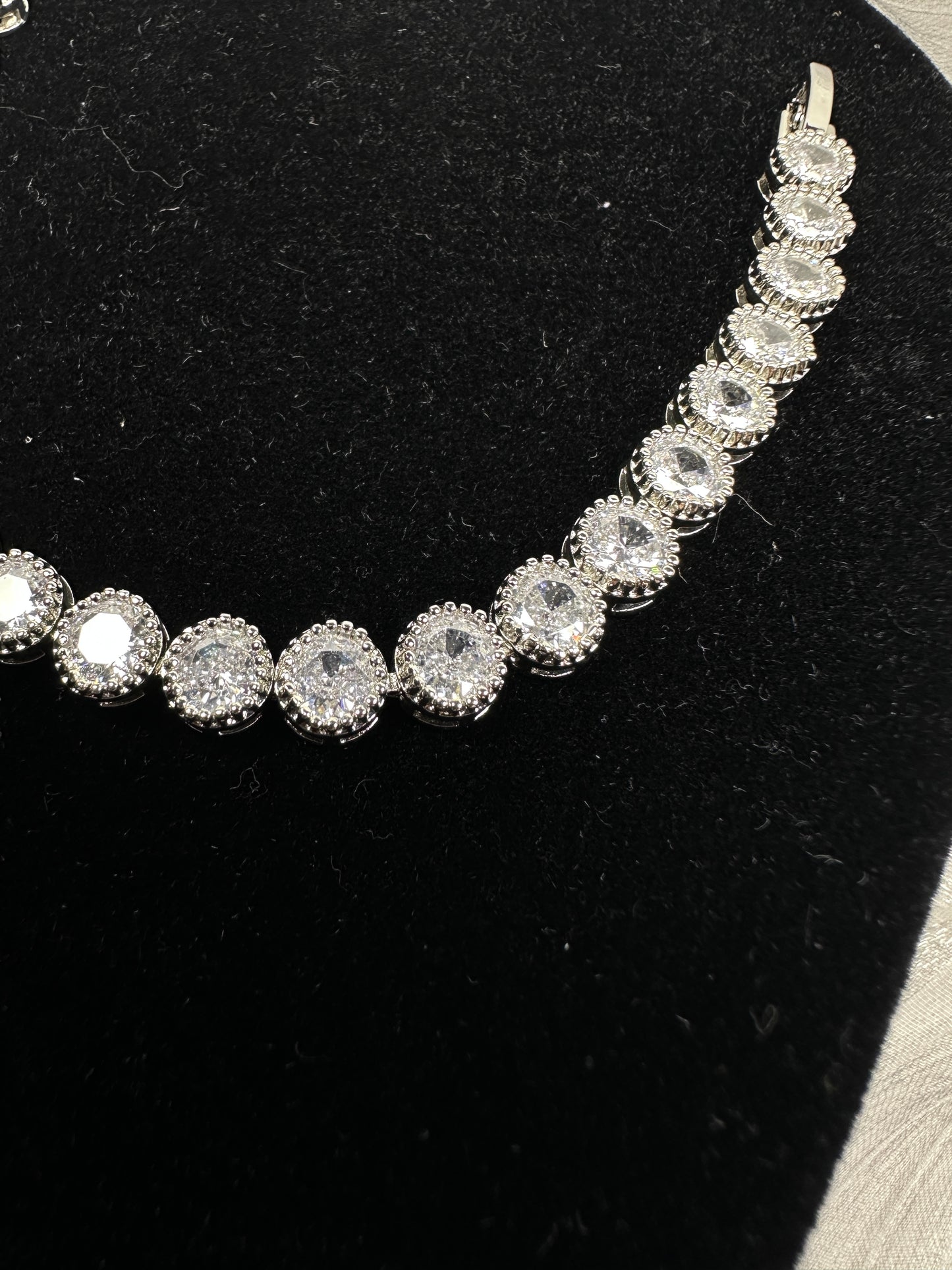 Artisan Milgrain Bezel Halo Clear Cubic Zirconia Tennis Bracelet | Premium Platinum-Plated Brass, Seamless Fixed 18cm Length