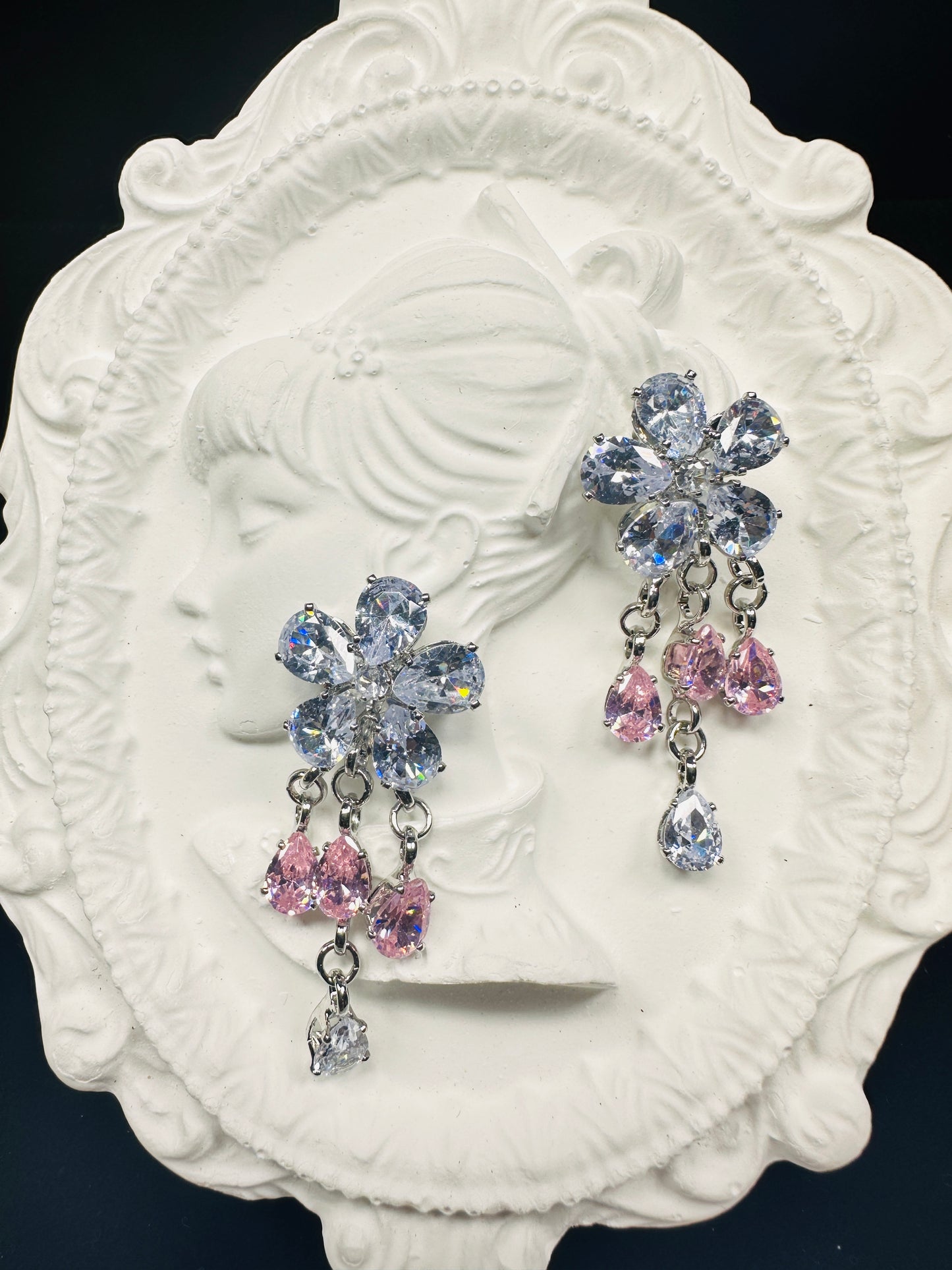 Rose Garden Floral Jewelry Set – Faceted Stones on Gold-Plated White Copper | DN-DS | Luxury Gift-Ready Jewelry Set