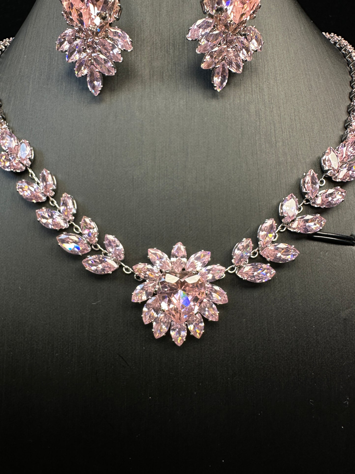 Blushing Confession | Romantic Earring & Necklace Set