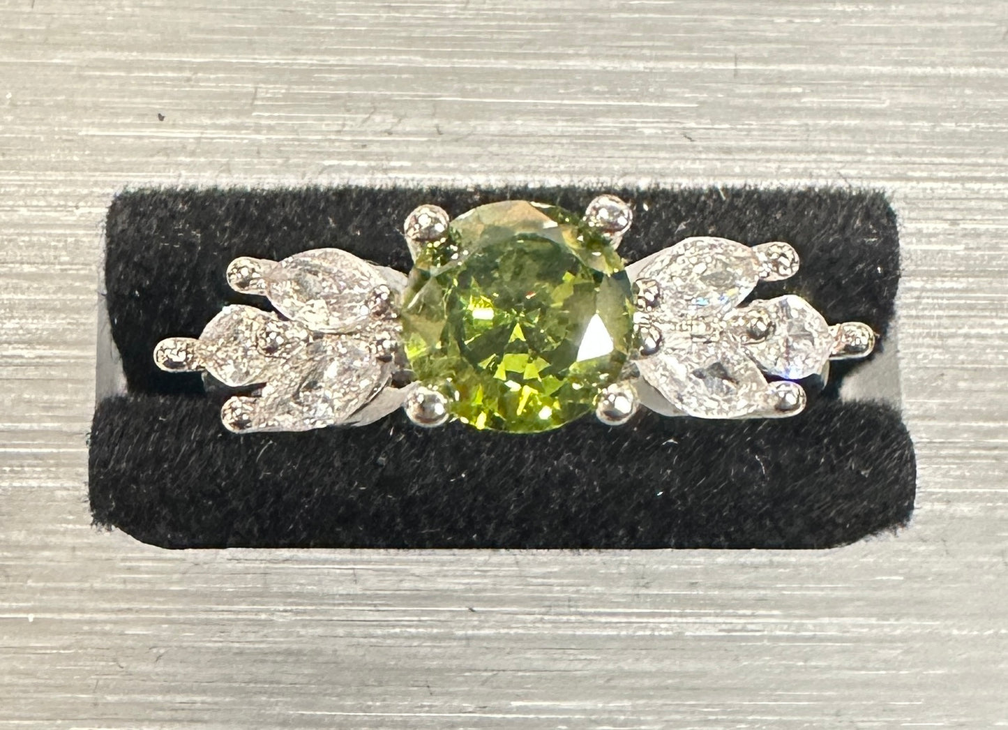 Zeo Grove Adjustable Ring | Leaf-Accent Four Prong Setting