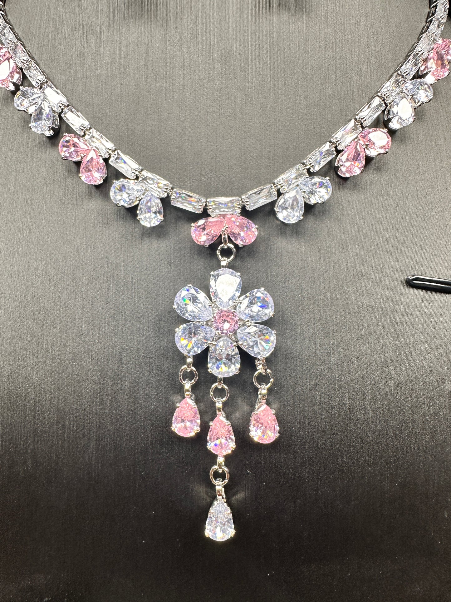 Rose Garden Floral Jewelry Set – Faceted Stones on Gold-Plated White Copper | DN-DS | Luxury Gift-Ready Jewelry Set