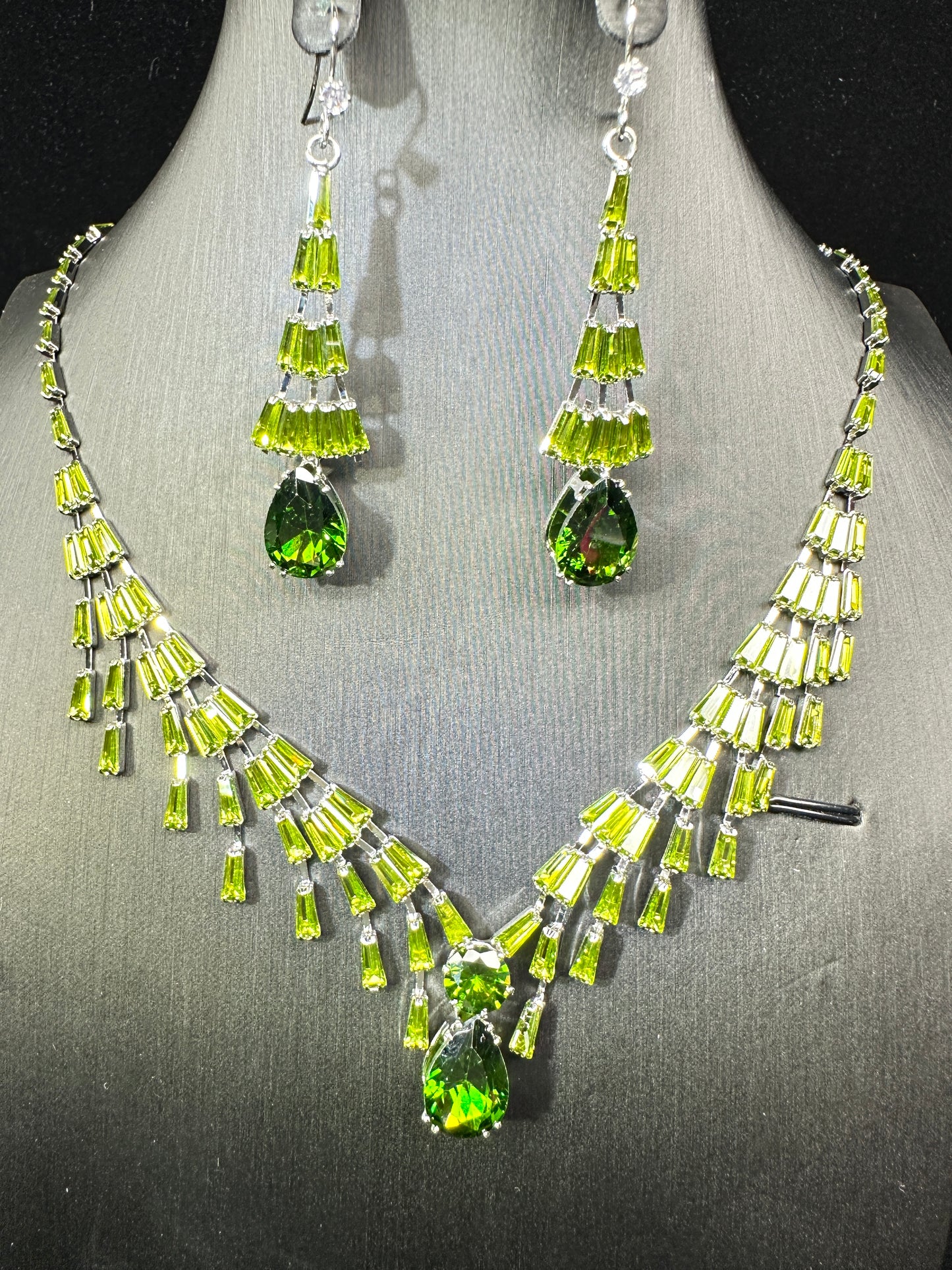 Field| Layered Geometric Ear hooks & Necklace Set