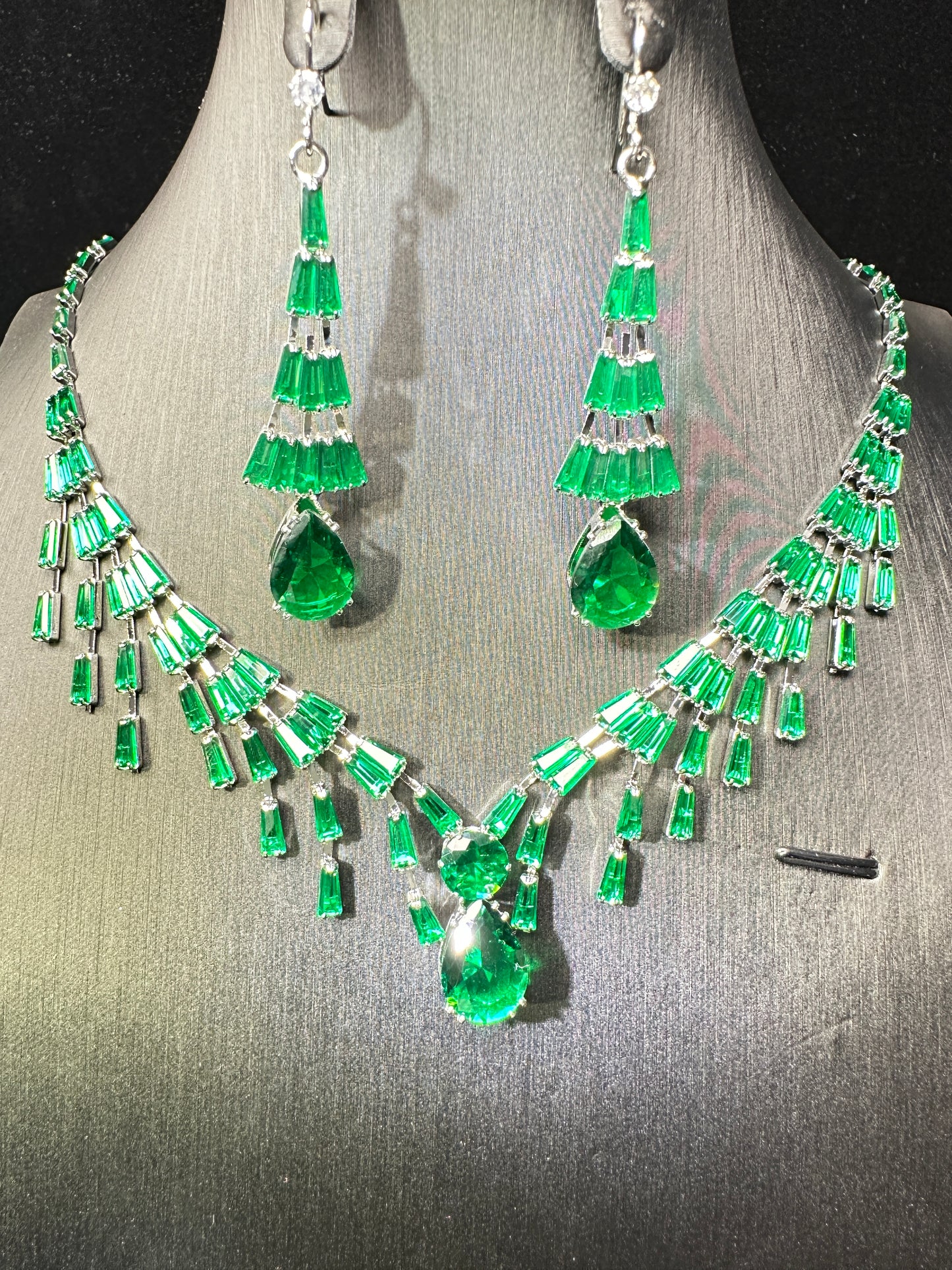 Tundra| Layered Geometric Ear hooks & Necklace Set