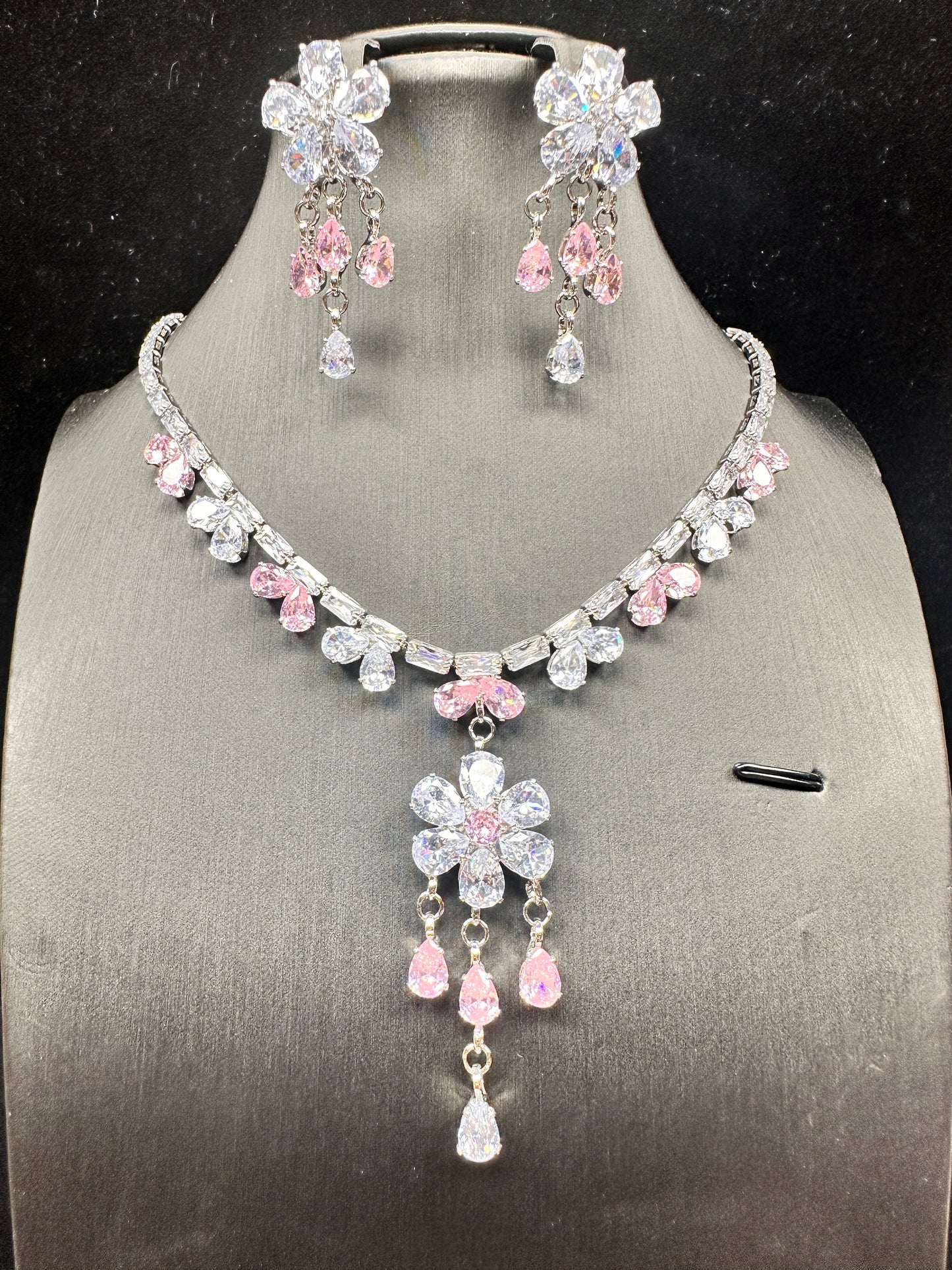 Rose Garden Floral Jewelry Set – Faceted Stones on Gold-Plated White Copper | DN-DS | Luxury Gift-Ready Jewelry Set