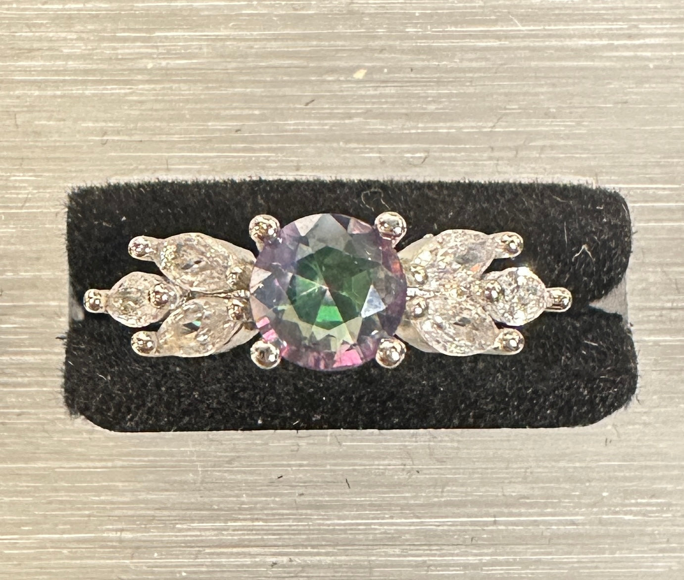 Zeo Grove Adjustable Ring | Leaf-Accent Four Prong Setting