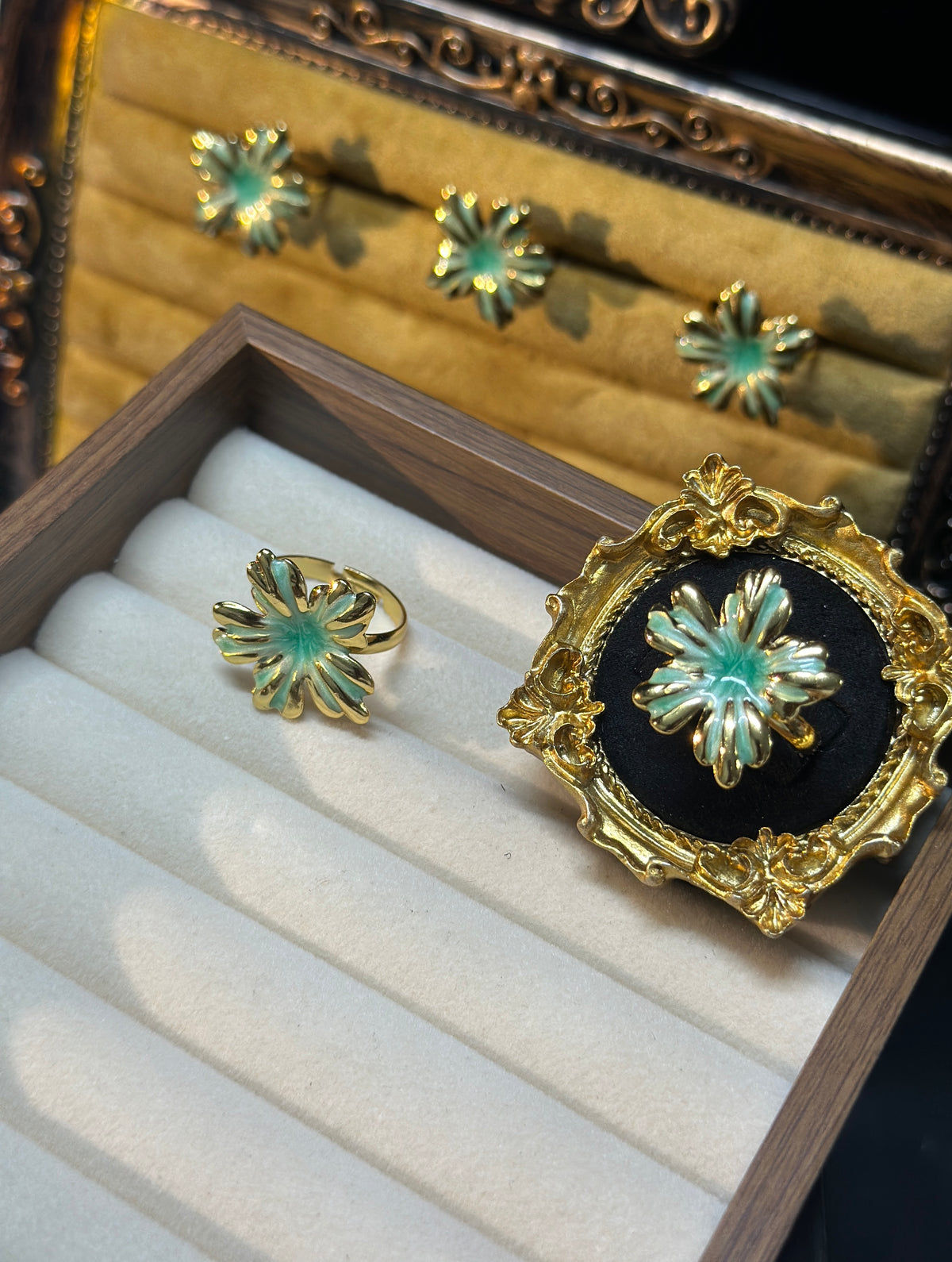 Mint green sunburst flower adjustable ring with pearlescent petals and gold-tone outlines