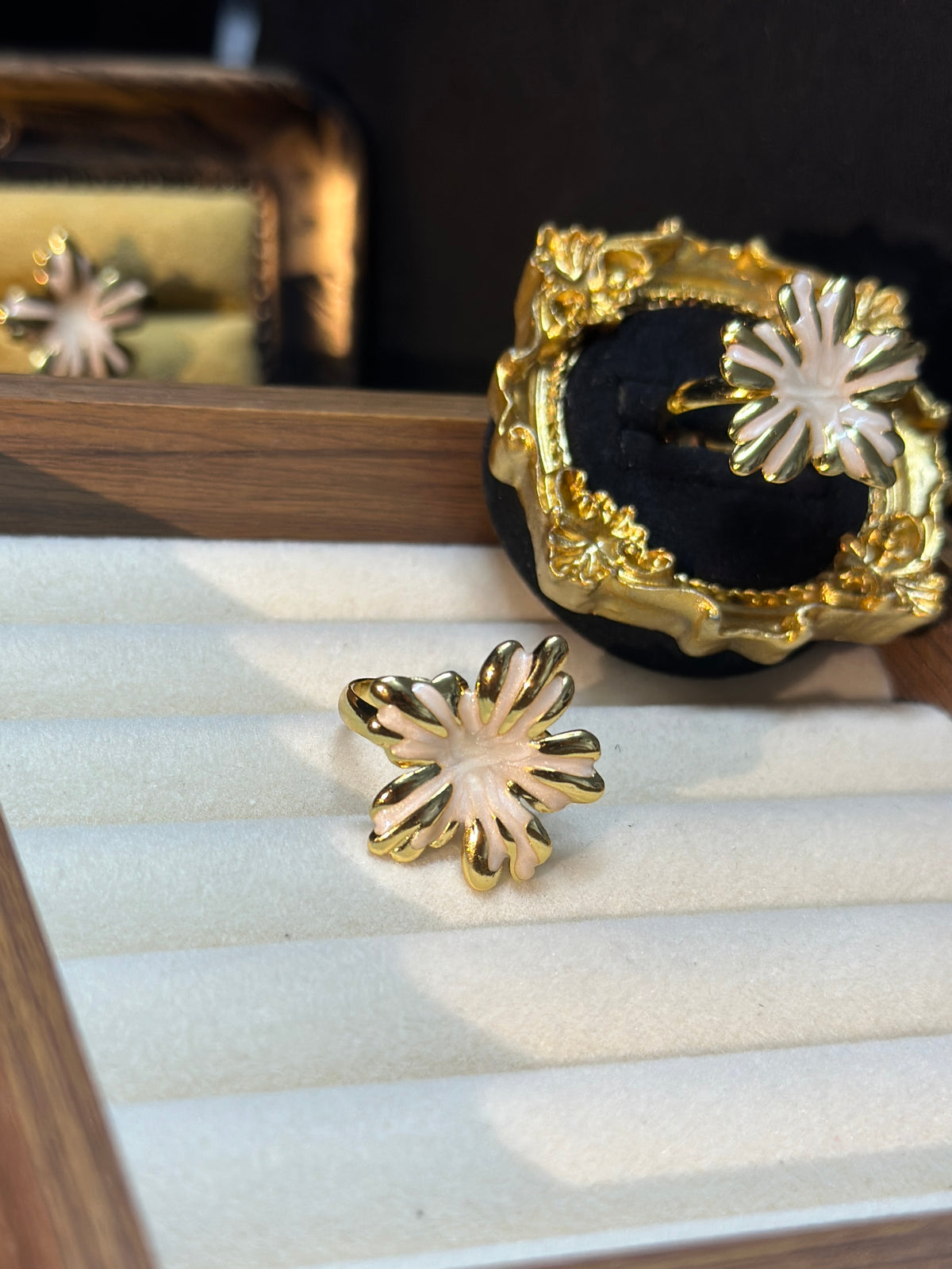 Pearl white sunburst flower adjustable ring with pearlescent petals and gold-tone outlines
