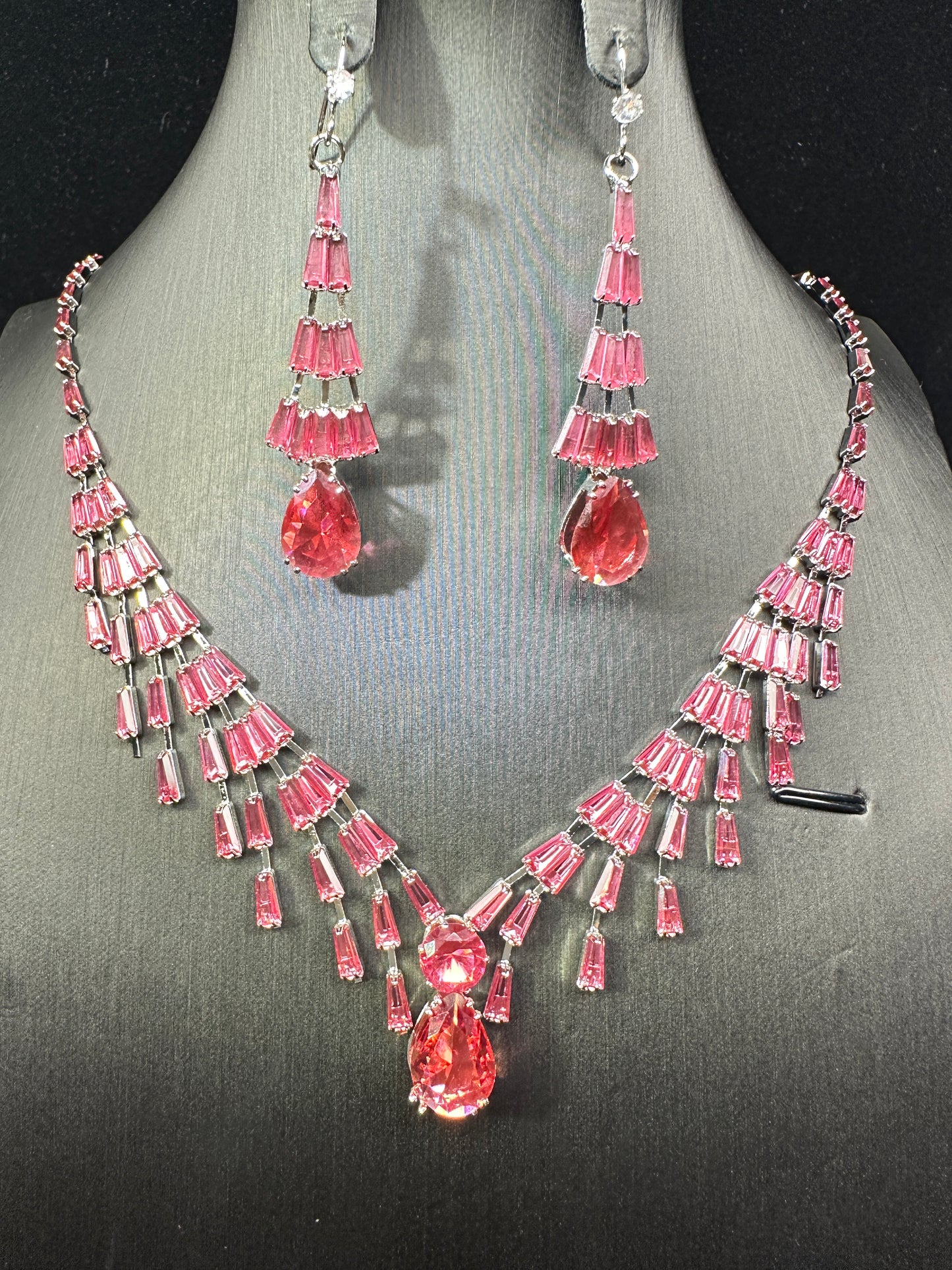 Berry| Layered Geometric Ear hooks & Necklace Set