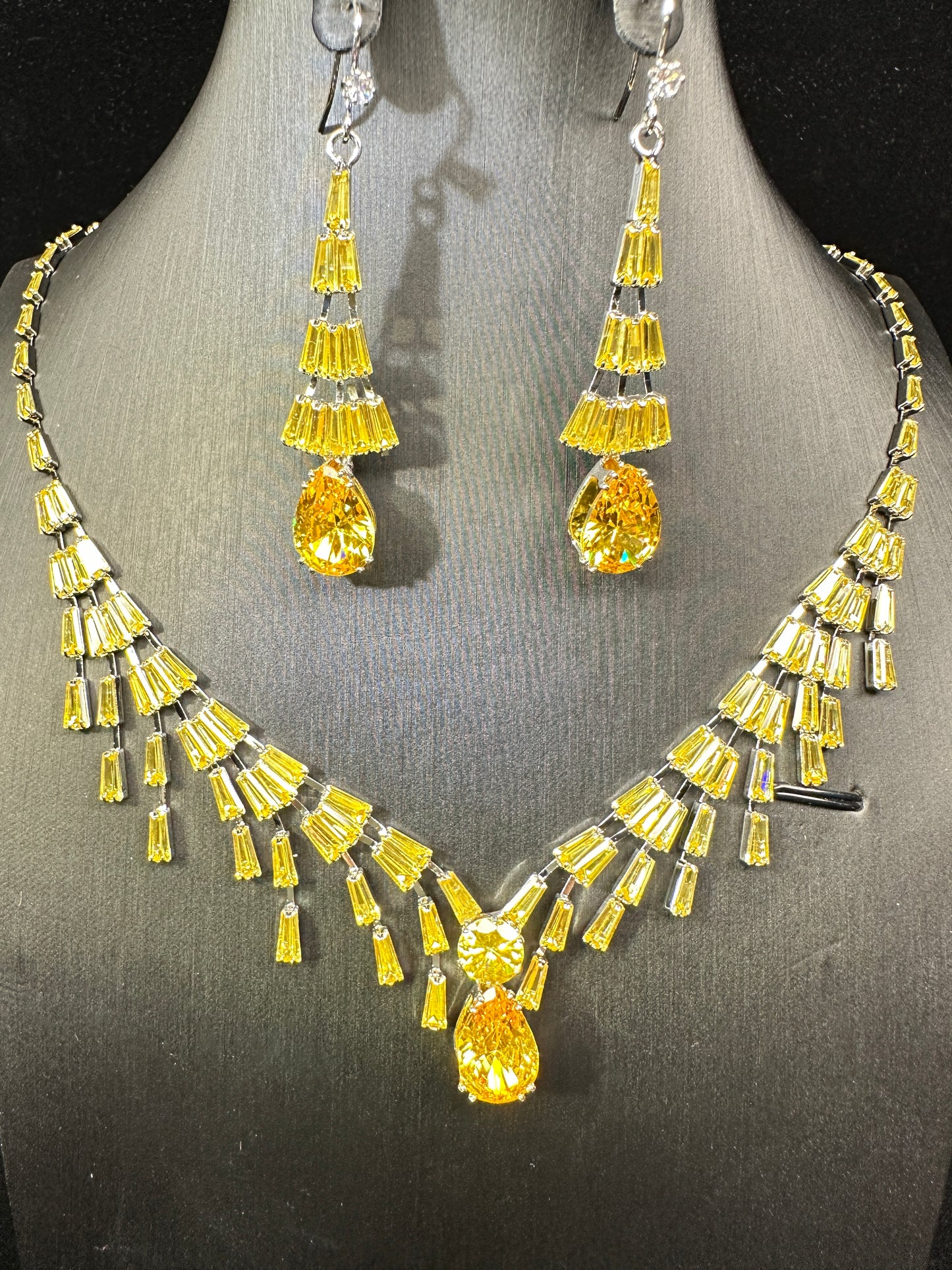 Dawn light| Layered Geometric Ear hooks & Necklace Set