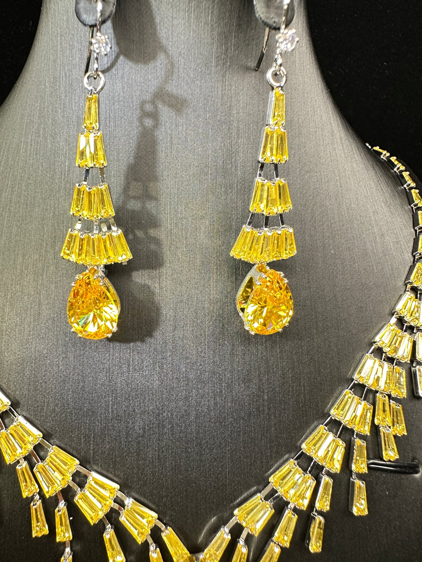 Dawn light| Layered Geometric Ear hooks & Necklace Set