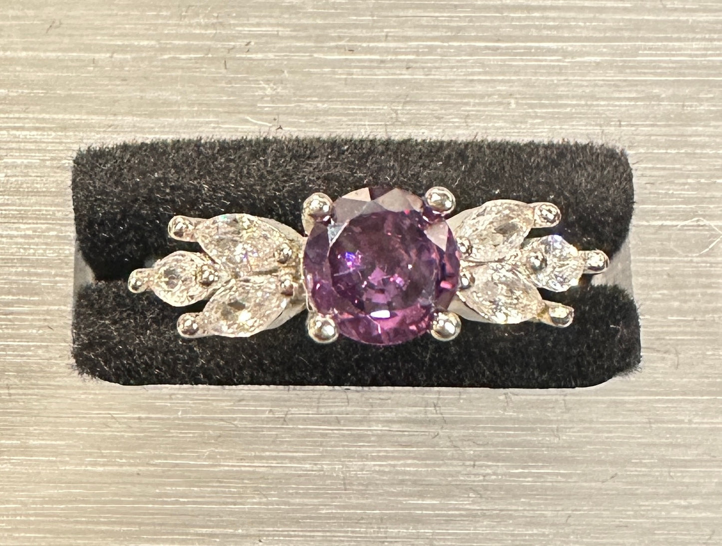 Zeo Grove Adjustable Ring | Leaf-Accent Four Prong Setting