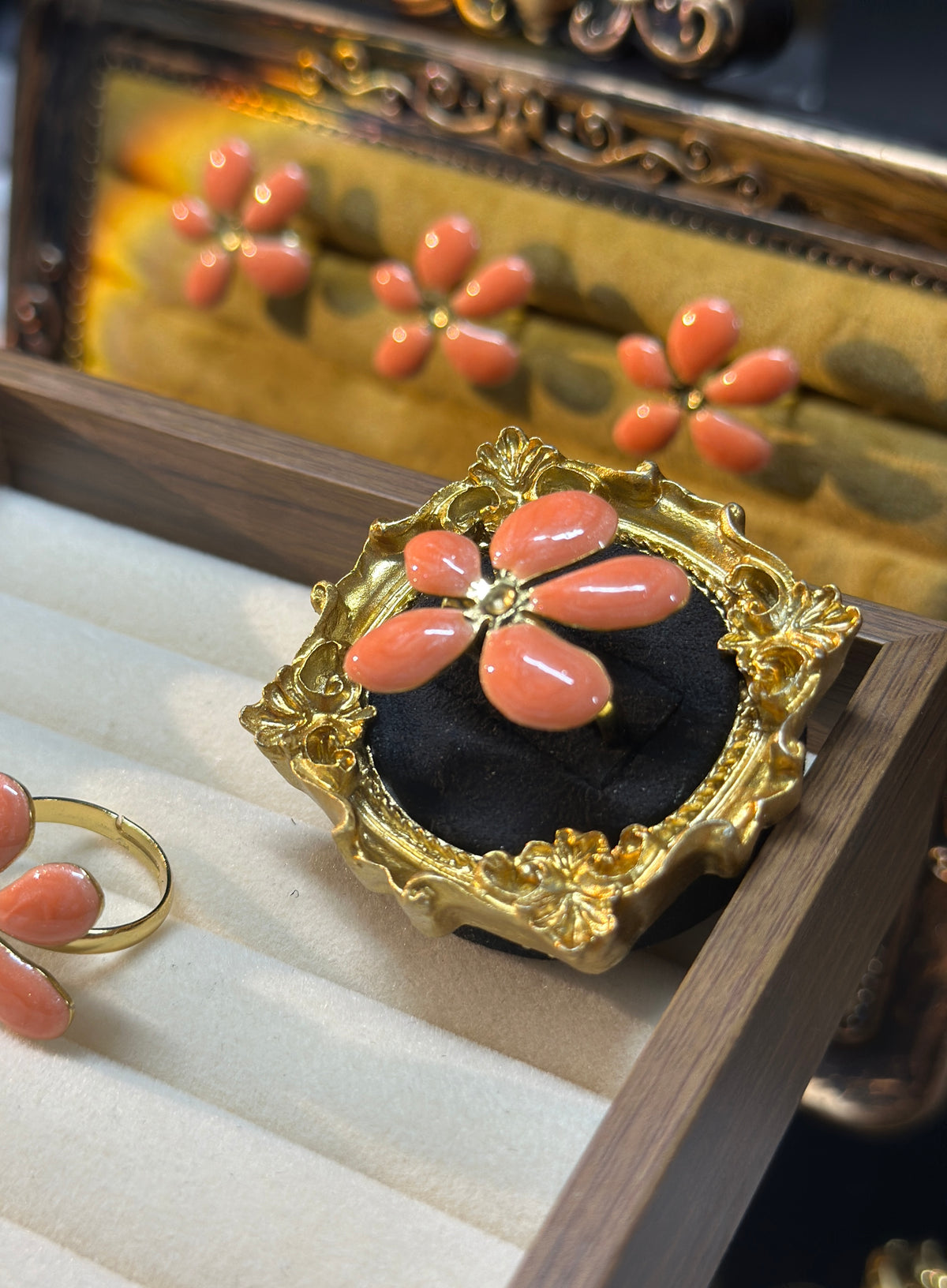Orange-pink five-petal flower adjustable ring with irregular petals and gold-tone centre
