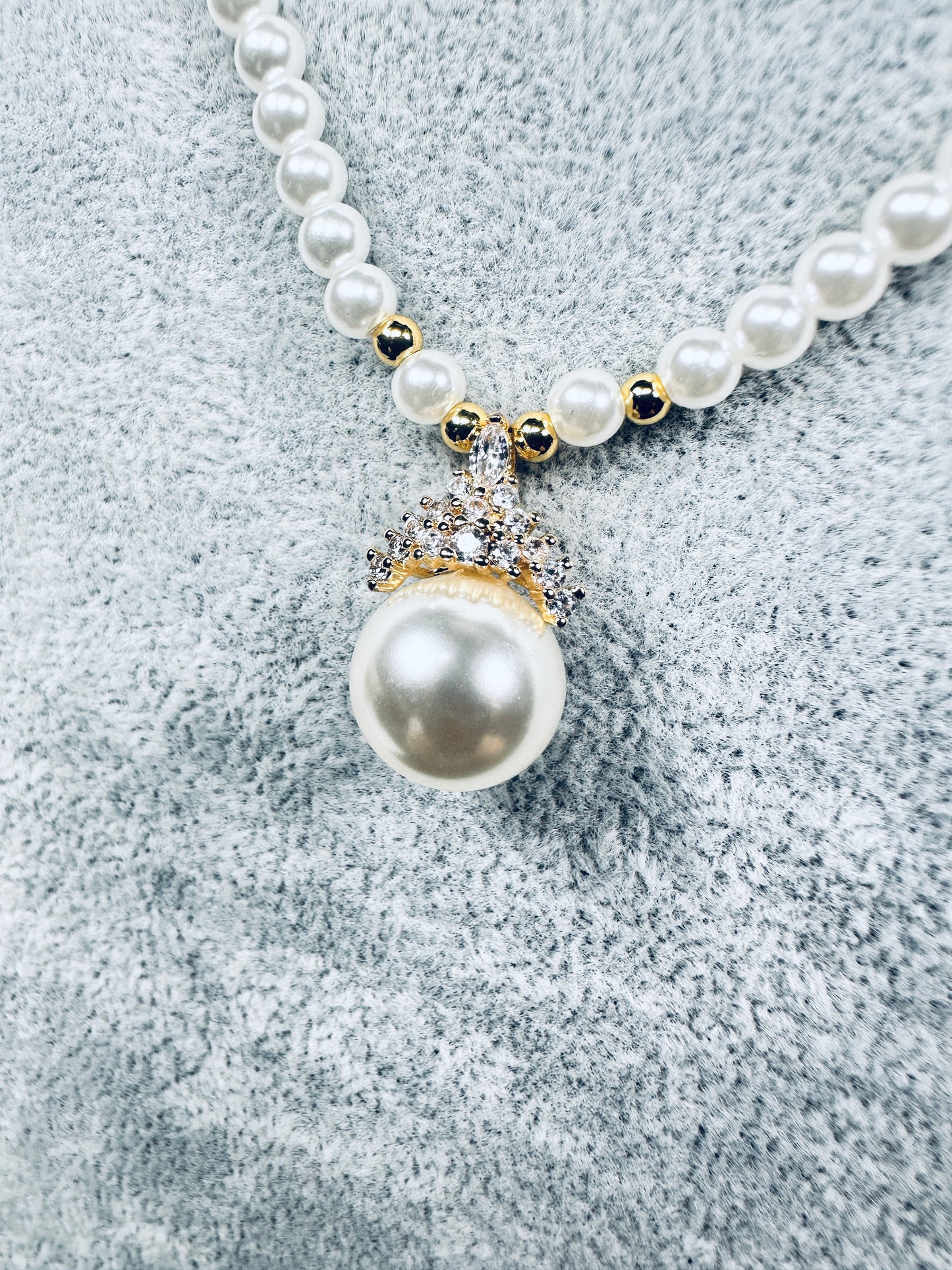 Trio Prelude · White Pearl & Stone Pendant Necklace