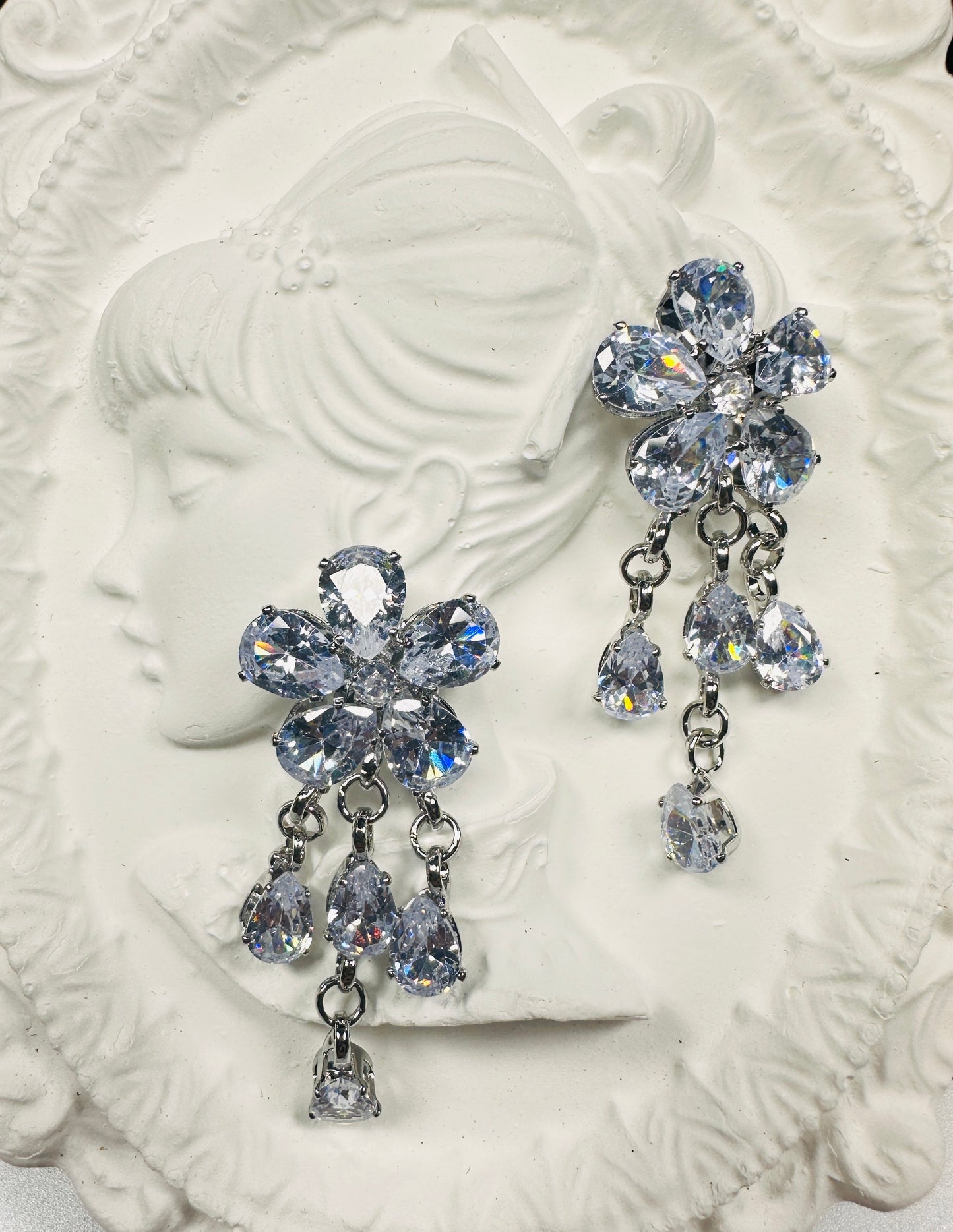Ice Flora Symphony Set – Clear Faceted Stones on Gold-Plated White Copper | DN-DS | Luxury Gift-Ready Jewelry Set