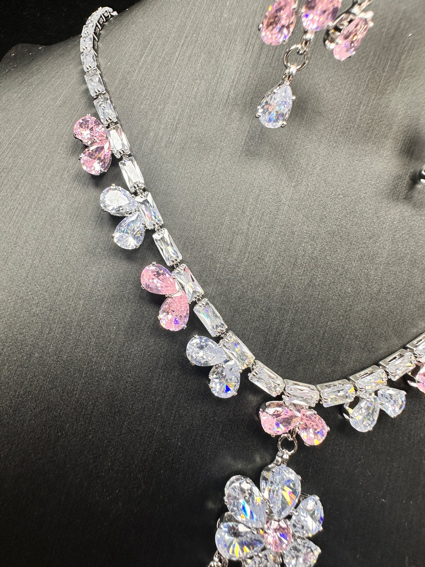 Rose Garden Floral Jewelry Set – Faceted Stones on Gold-Plated White Copper | DN-DS | Luxury Gift-Ready Jewelry Set
