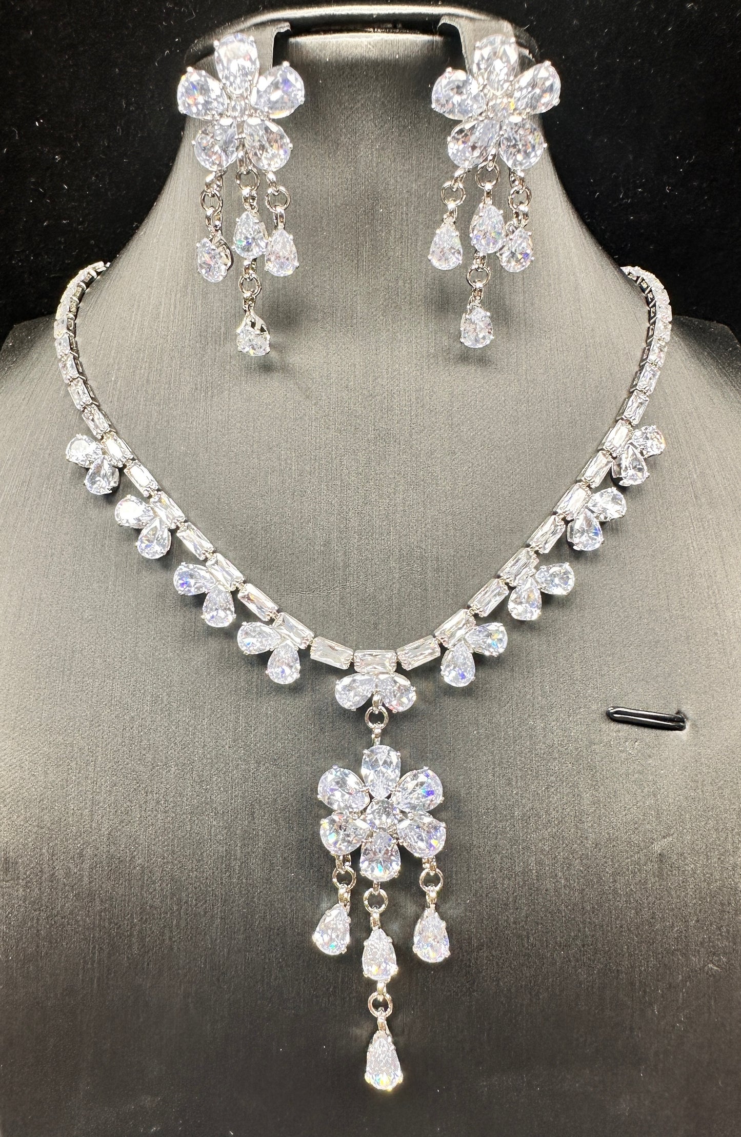Ice Flora Symphony Set – Clear Faceted Stones on Gold-Plated White Copper | DN-DS | Luxury Gift-Ready Jewelry Set