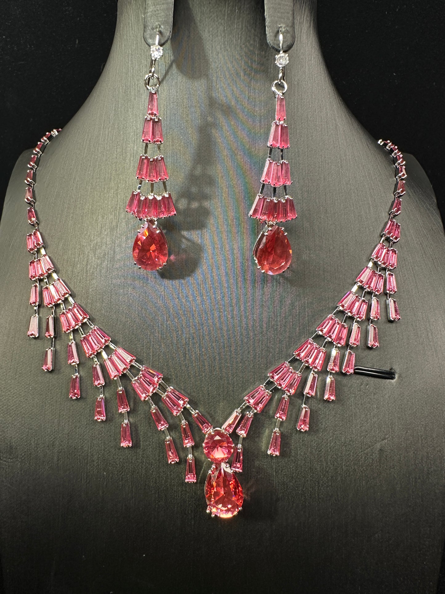 Berry| Layered Geometric Ear hooks & Necklace Set