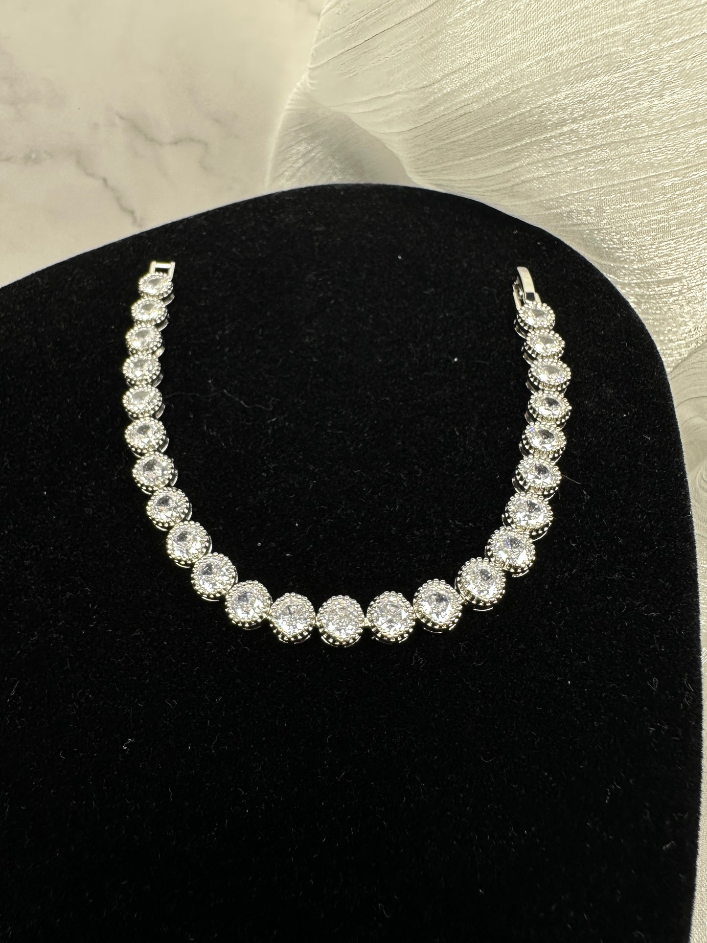 Artisan Milgrain Bezel Halo Clear Cubic Zirconia Tennis Bracelet | Premium Platinum-Plated Brass, Seamless Fixed 18cm Length