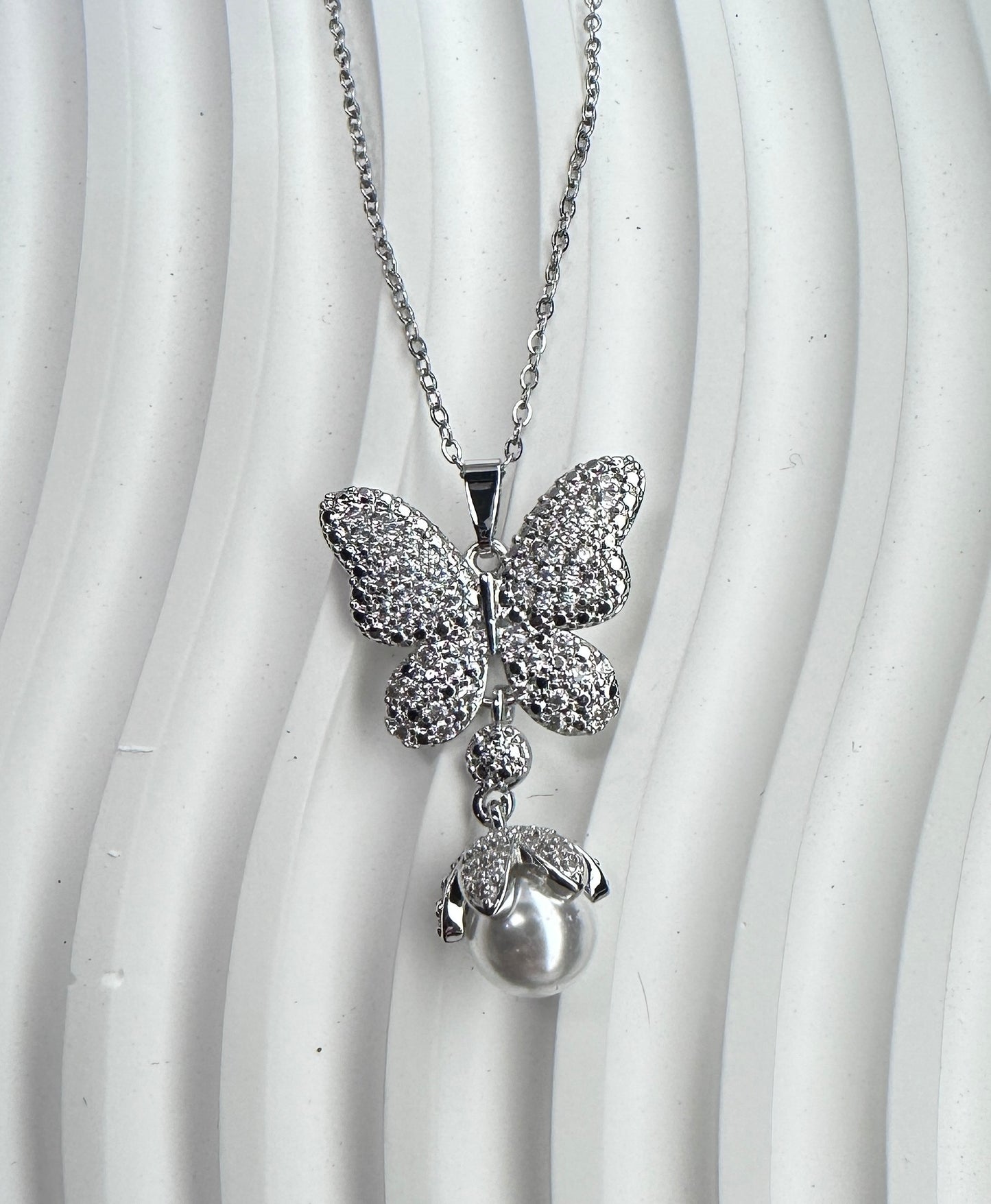 Radiant Butterfly & Vegan Pearl Jewelry Set (Gift Box Included)| Necklace & Earrings Gift Box | DN-DS | Luxury Gift-Ready Jewelry Set