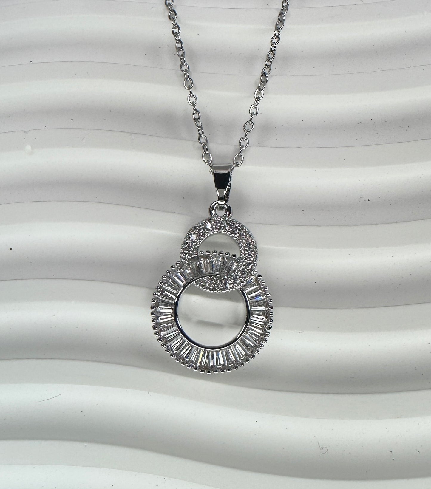 Eternal Interlocking Circle Jewelry Set (Gift Box Included)| Necklace & Earrings Gift Box | DN-DS | Luxury Gift-Ready Jewelry Set