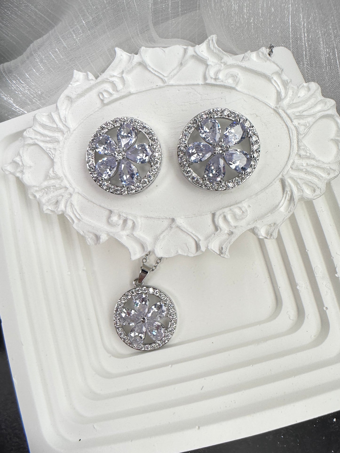 Eternal Floral Medallion Jewelry Set (Gift Box Included)| Necklace & Earrings Gift Box | DN-DS | Luxury Gift-Ready Jewelry Set
