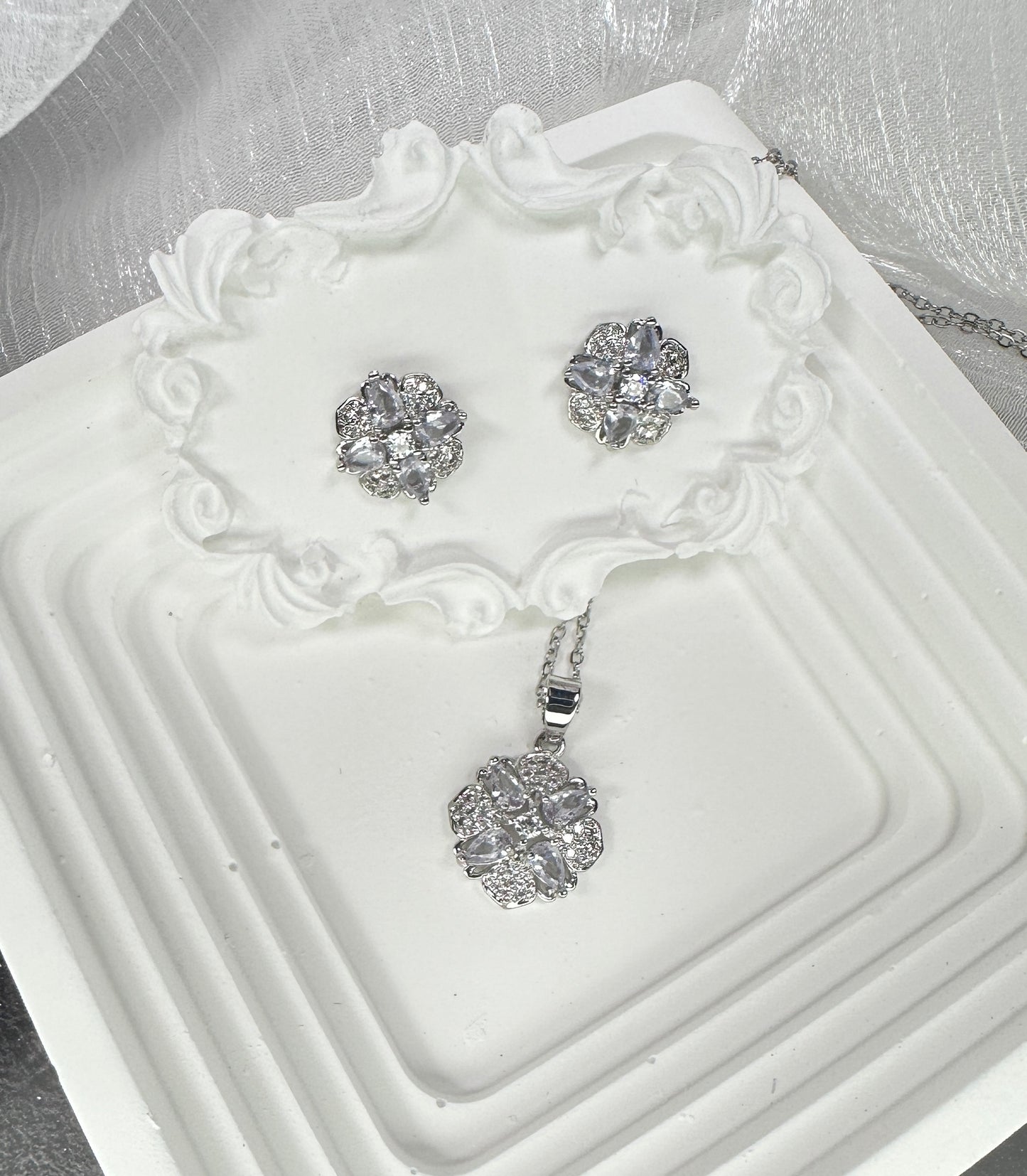 Geometric Lattice Starburst Jewelry Set (Gift Box Included)| Necklace & Earrings Gift Box | DN-DS | Luxury Gift-Ready Jewelry Set