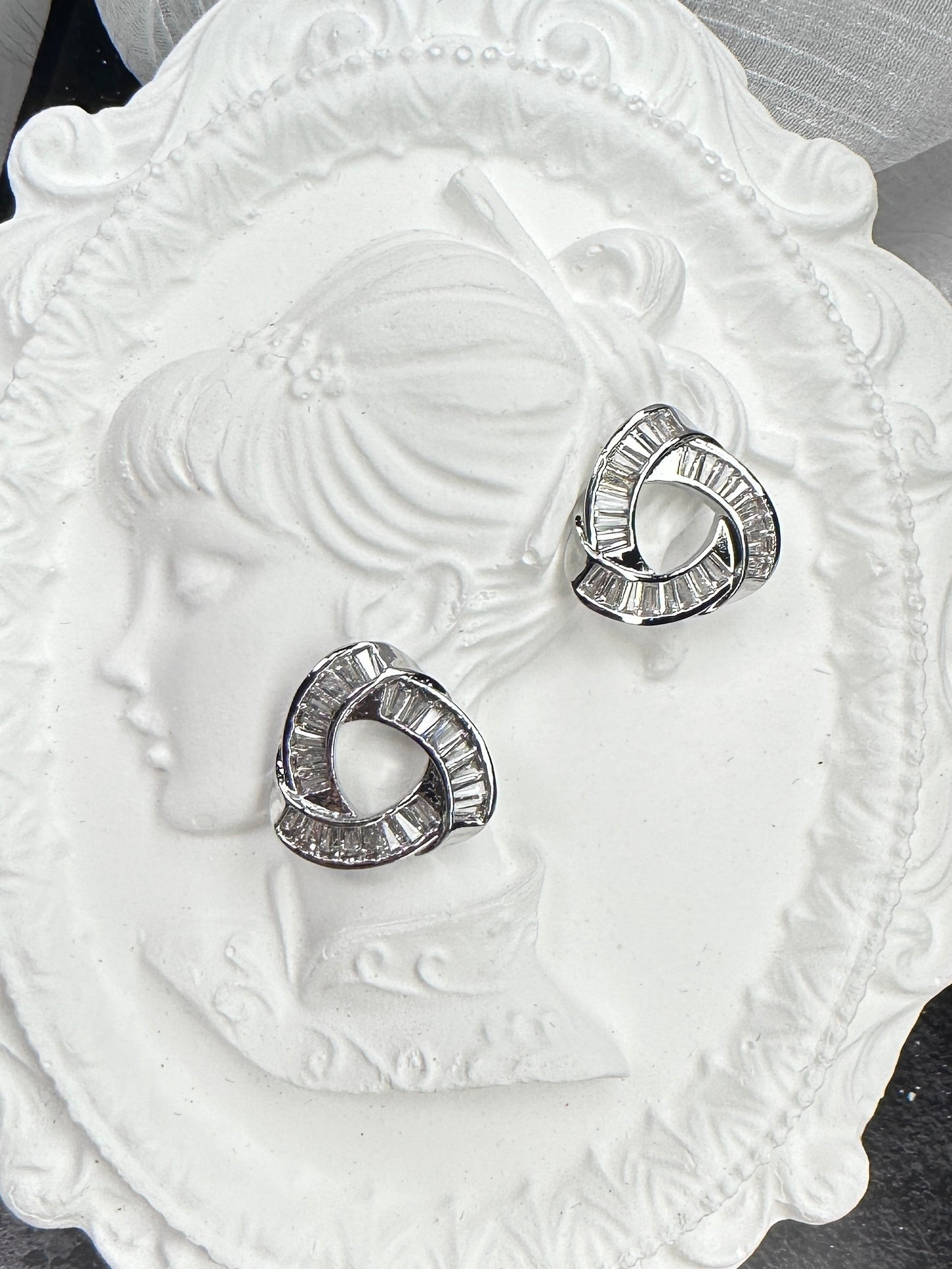Modernist Triskelion Baguette Jewelry Set (Gift Box Included)| Necklace & Earrings Gift Box | DN-DS | Luxury Gift-Ready Jewelry Set