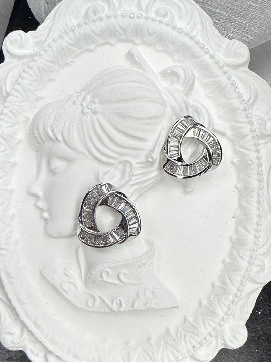 Modernist Triskelion Baguette Jewelry Set (Gift Box Included)| Necklace & Earrings Gift Box | DN-DS | Luxury Gift-Ready Jewelry Set