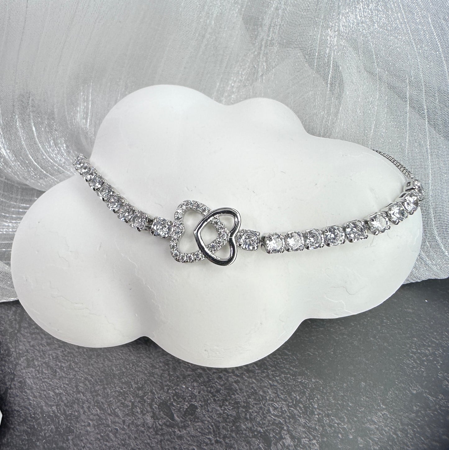 Amour Frame: Open Heart Adjustable Radiant Stone Bracelet