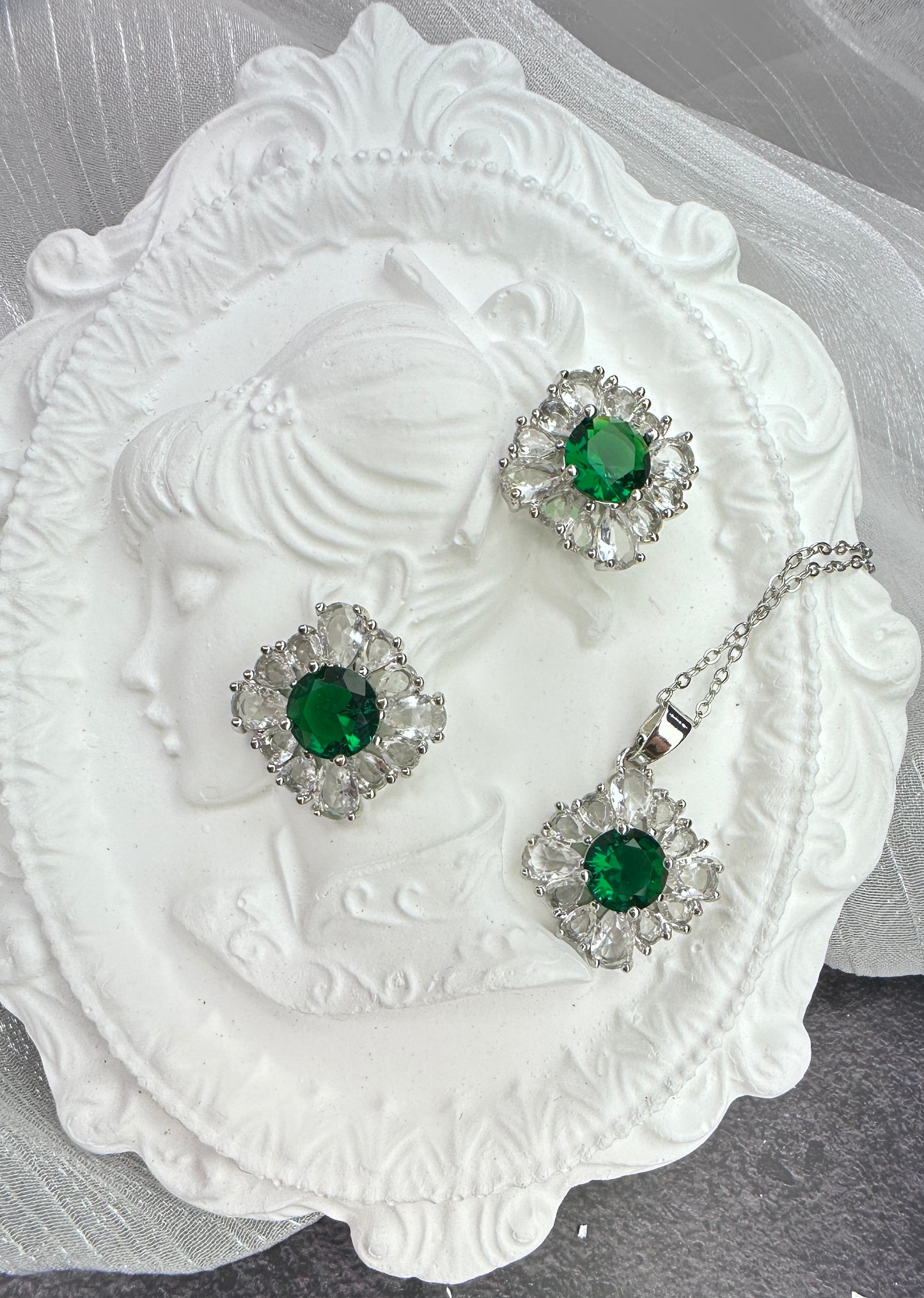 Green Cluster Jewelry Set| Necklace & Earrings Gift Box | DN-DS | Luxury Gift-Ready Jewelry Set