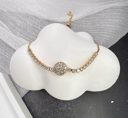 One Size Fits All: The Radiant Lumina Disc Bracelet