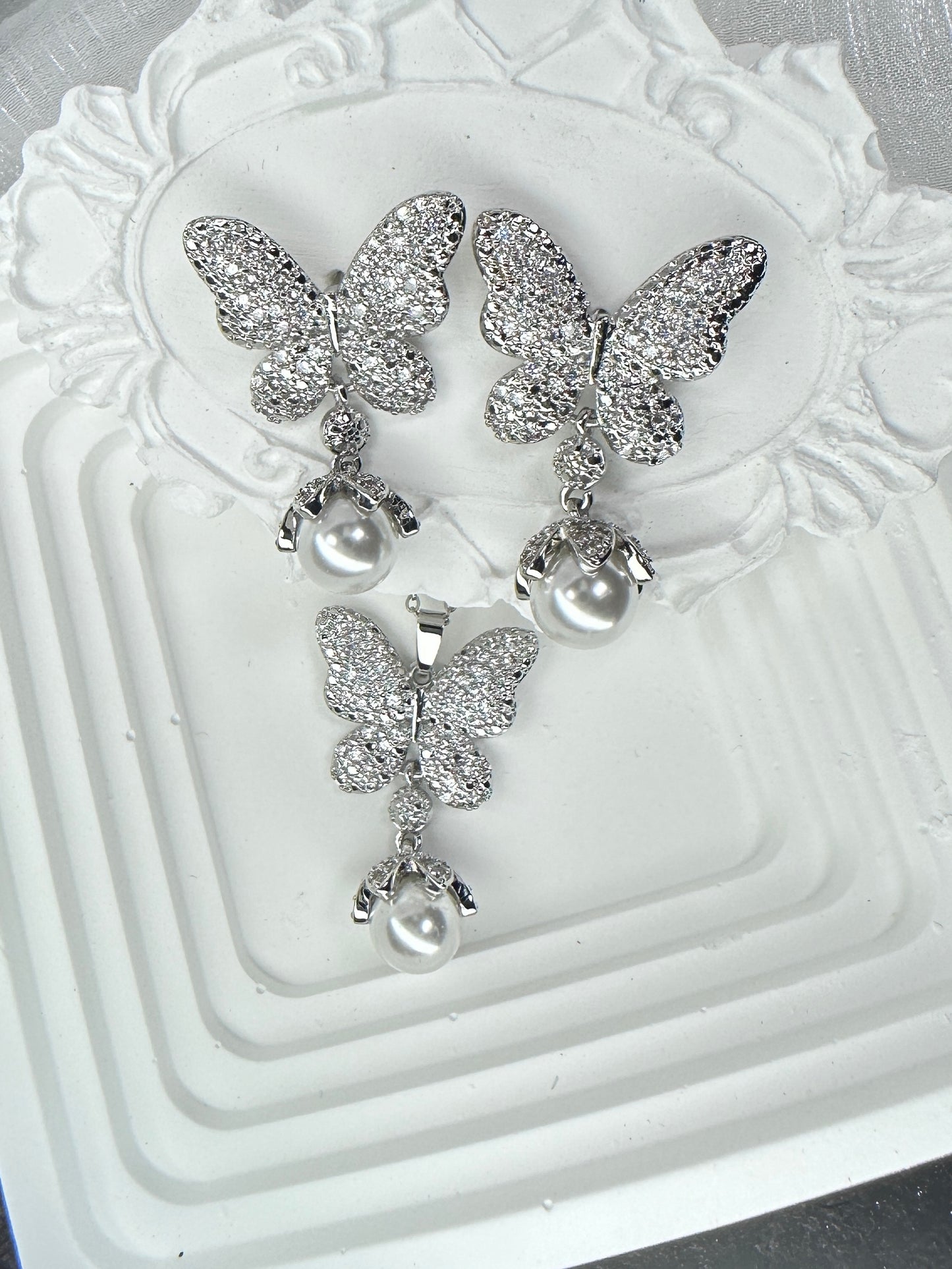 Radiant Butterfly & Vegan Pearl Jewelry Set (Gift Box Included)| Necklace & Earrings Gift Box | DN-DS | Luxury Gift-Ready Jewelry Set