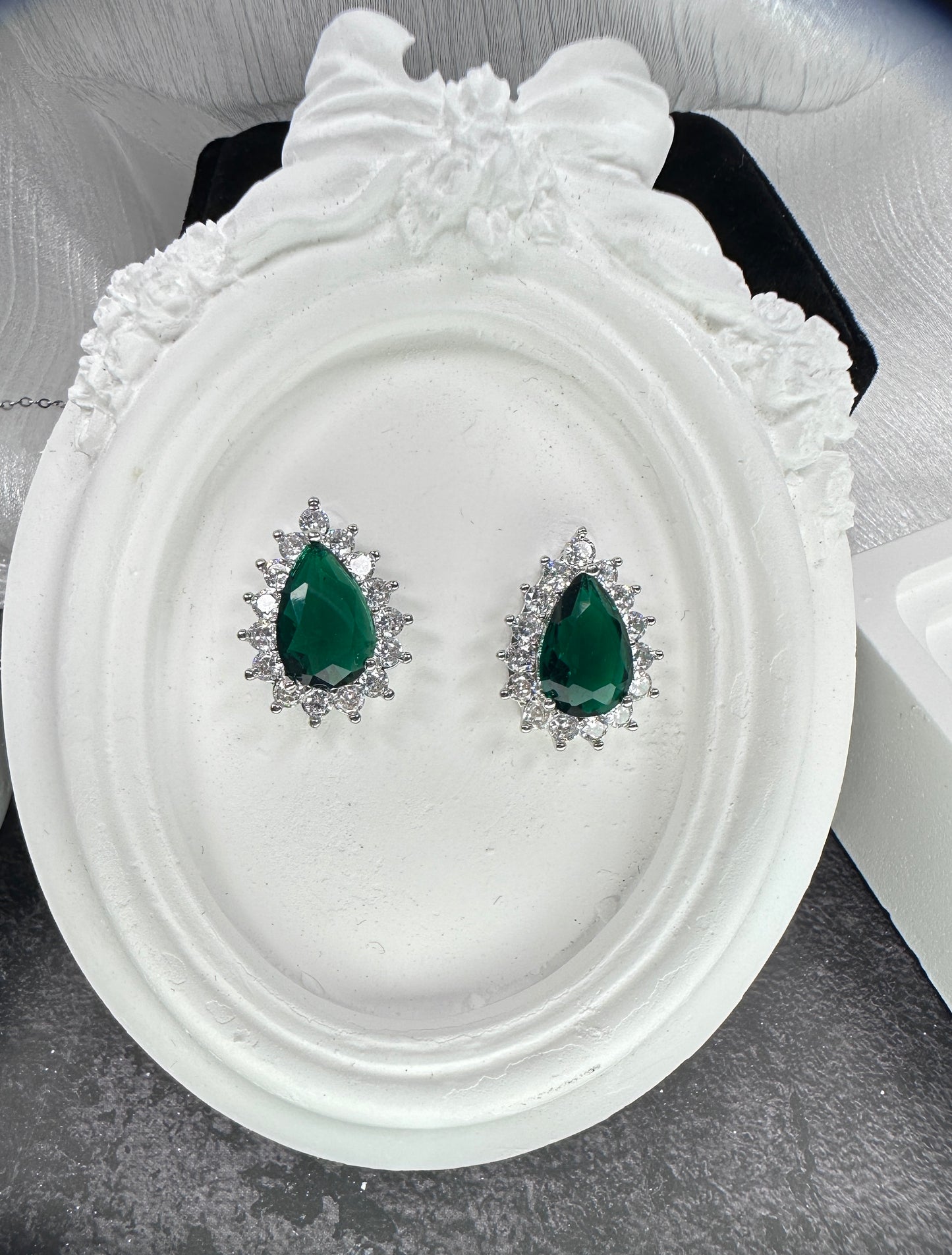 Teardrop Halo Jewelry Set - Green (Gift Box Included)| Necklace & Earrings Gift Box | DN-DS | Luxury Gift-Ready Jewelry Set