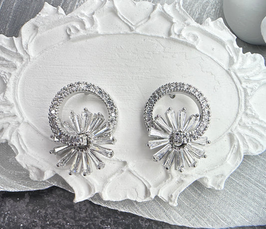 Asymmetric Flare & Hoop Jewelry Set (Gift Box Included)| Necklace & Earrings Gift Box | DN-DS | Luxury Gift-Ready Jewelry Set
