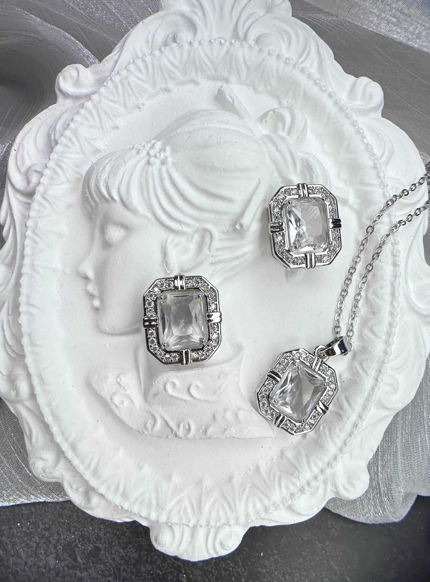 Geometric Emerald-Cut Jewelry Set (Gift Box Included)| Necklace & Earrings Gift Box | DN-DS | Luxury Gift-Ready Jewelry Set