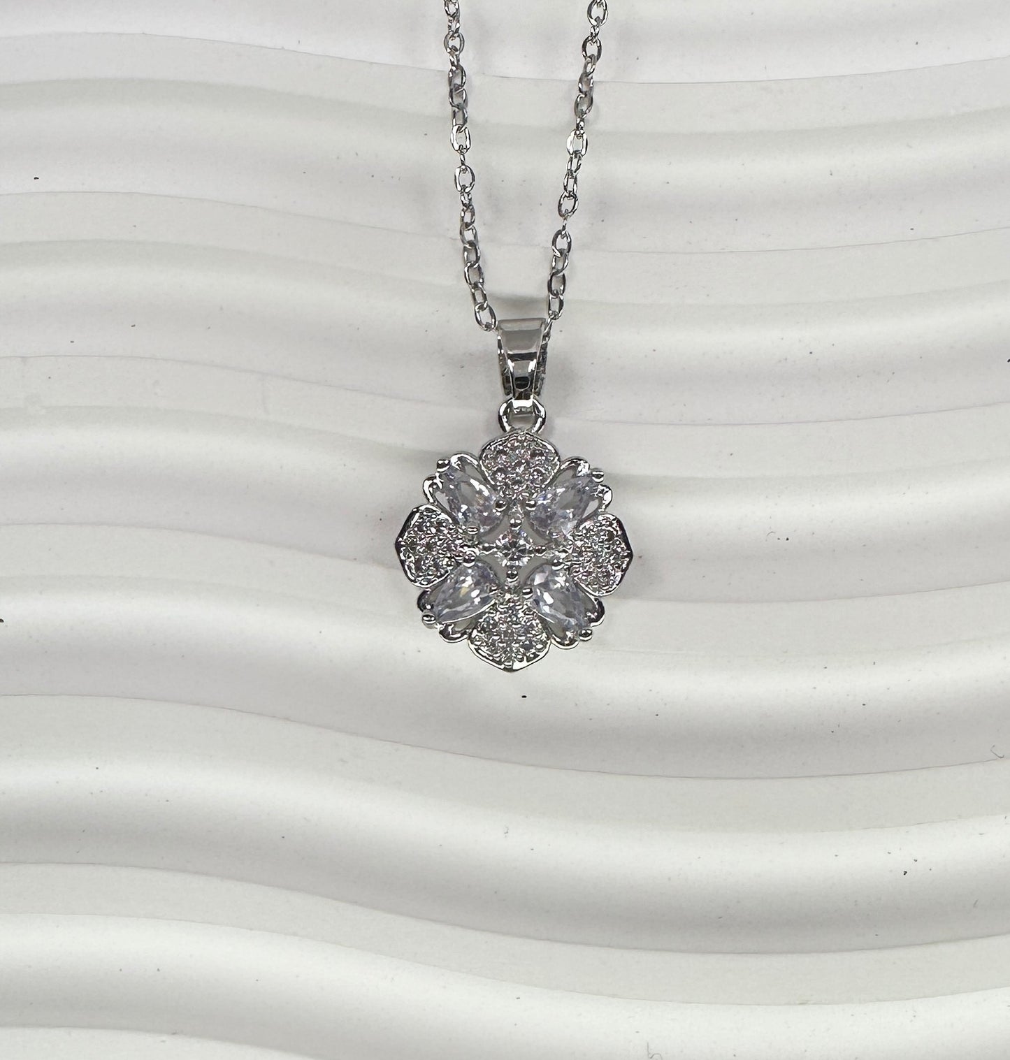 Geometric Lattice Starburst Jewelry Set (Gift Box Included)| Necklace & Earrings Gift Box | DN-DS | Luxury Gift-Ready Jewelry Set