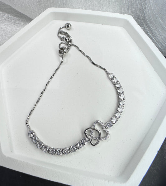 Amour Frame: Open Heart Adjustable Radiant Stone Bracelet