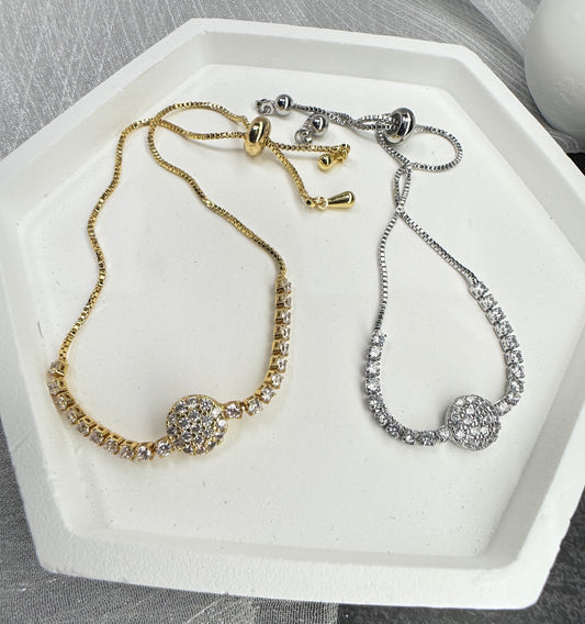 One Size Fits All: The Radiant Lumina Disc Bracelet