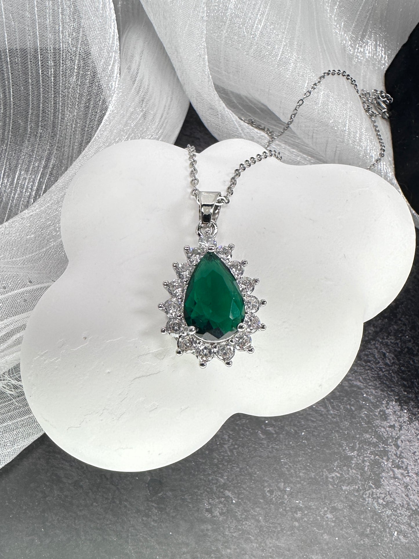 Teardrop Halo Jewelry Set - Green (Gift Box Included)| Necklace & Earrings Gift Box | DN-DS | Luxury Gift-Ready Jewelry Set