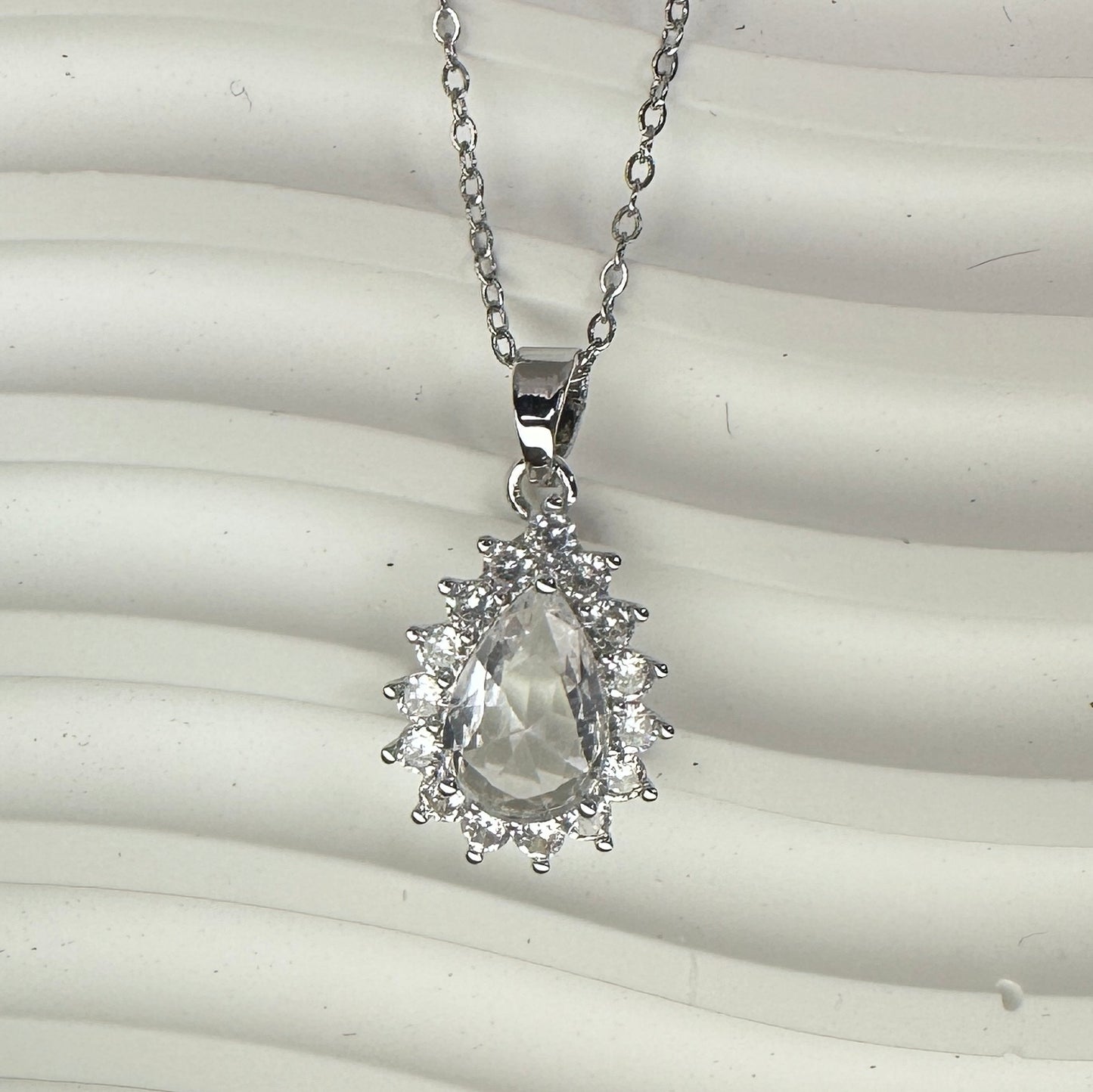 Eternal Pear-Cut Halo Radiance Jewelry Set (Gift Box Included)| Necklace & Earrings Gift Box | DN-DS | Luxury Gift-Ready Jewelry Set