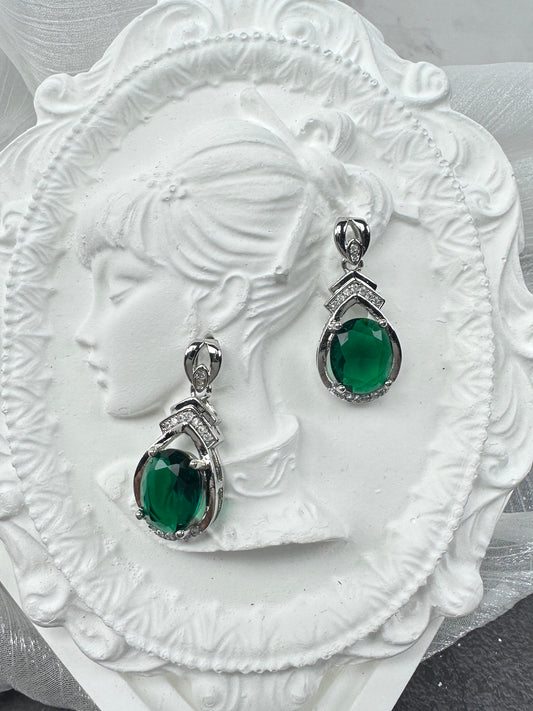 Majestic Forest Green Oval-Cut Teardrop Drop Earrings