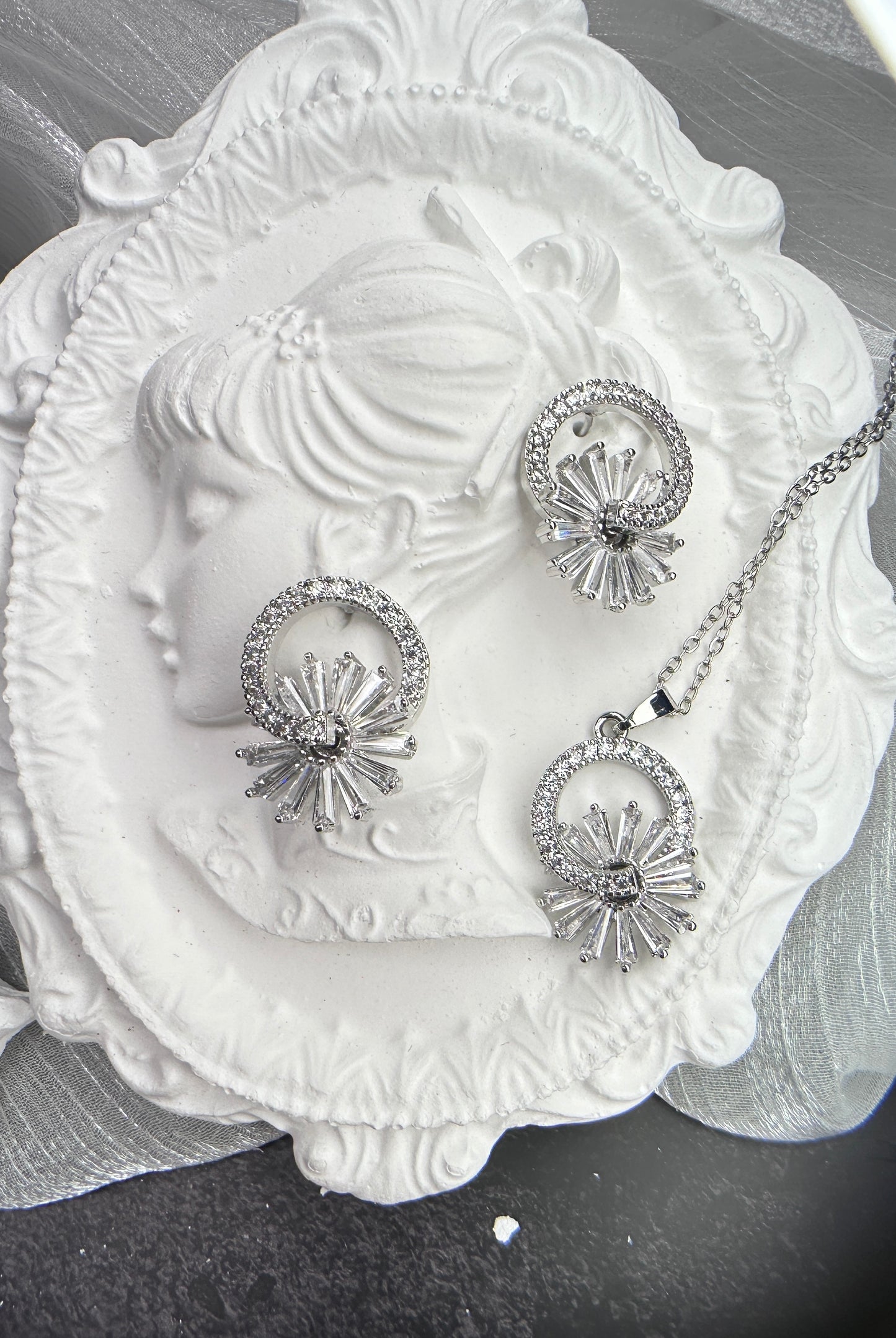 Asymmetric Flare & Hoop Jewelry Set (Gift Box Included)| Necklace & Earrings Gift Box | DN-DS | Luxury Gift-Ready Jewelry Set