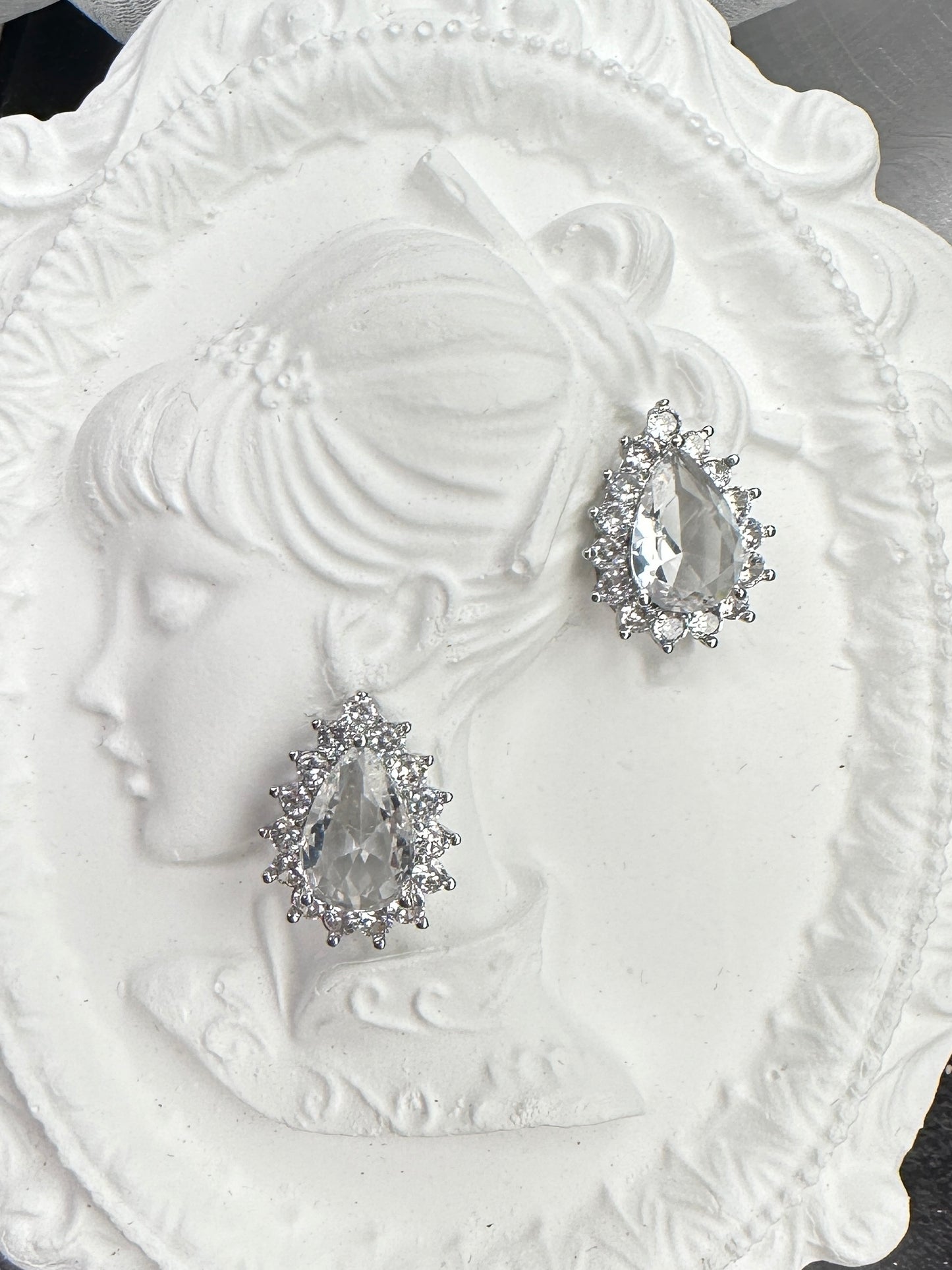 Eternal Pear-Cut Halo Radiance Jewelry Set (Gift Box Included)| Necklace & Earrings Gift Box | DN-DS | Luxury Gift-Ready Jewelry Set